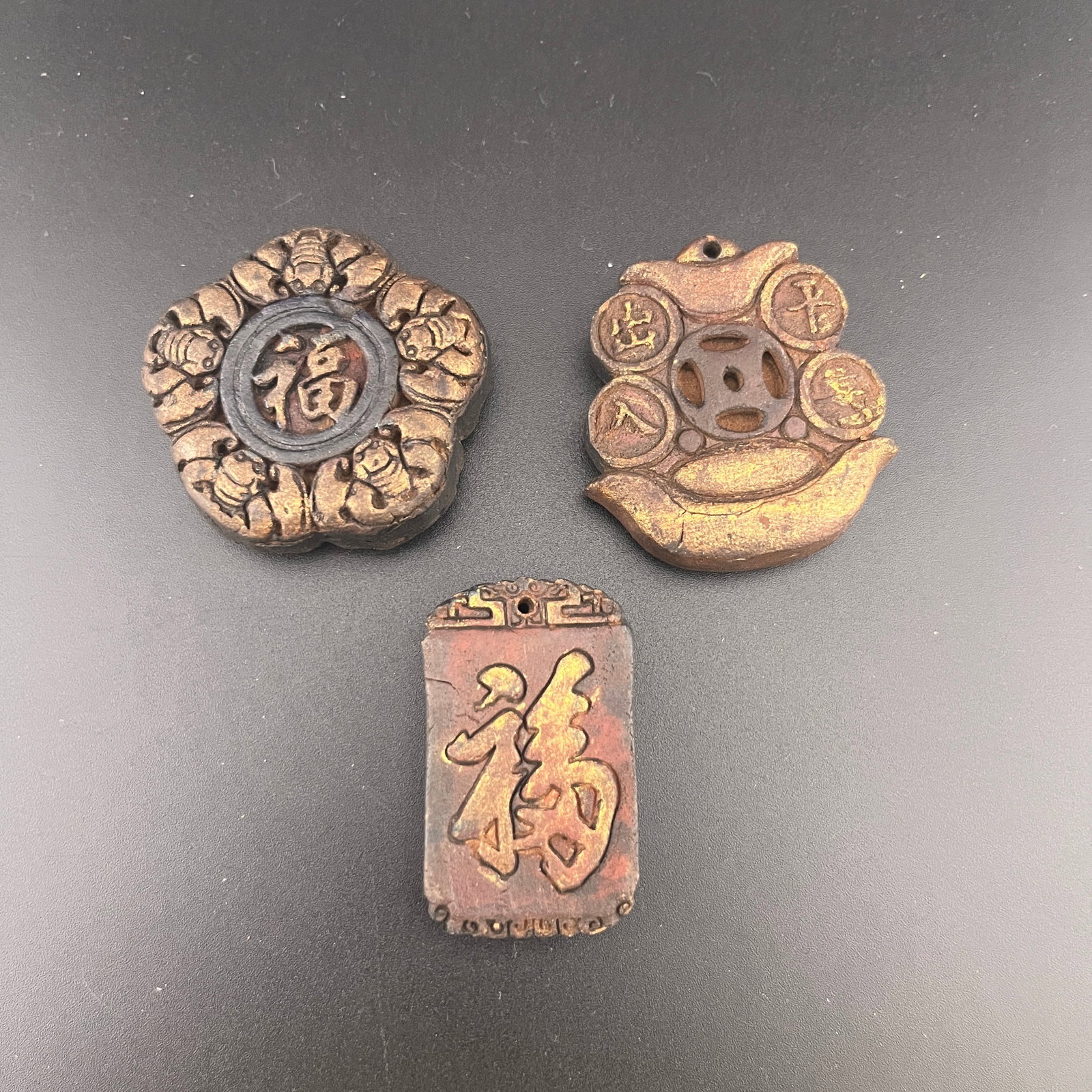 GROUP OF THREE CHINESE HERBAL AND MEDICINE MADE PENDANT (1 of 5)