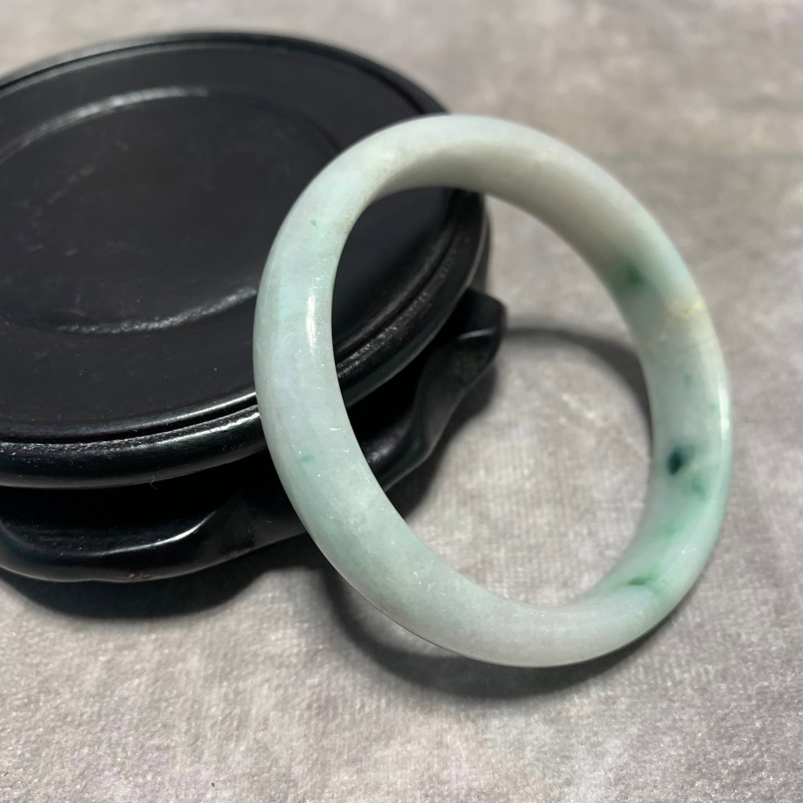 A FINE MODERN JADEITE BANGLE - 2