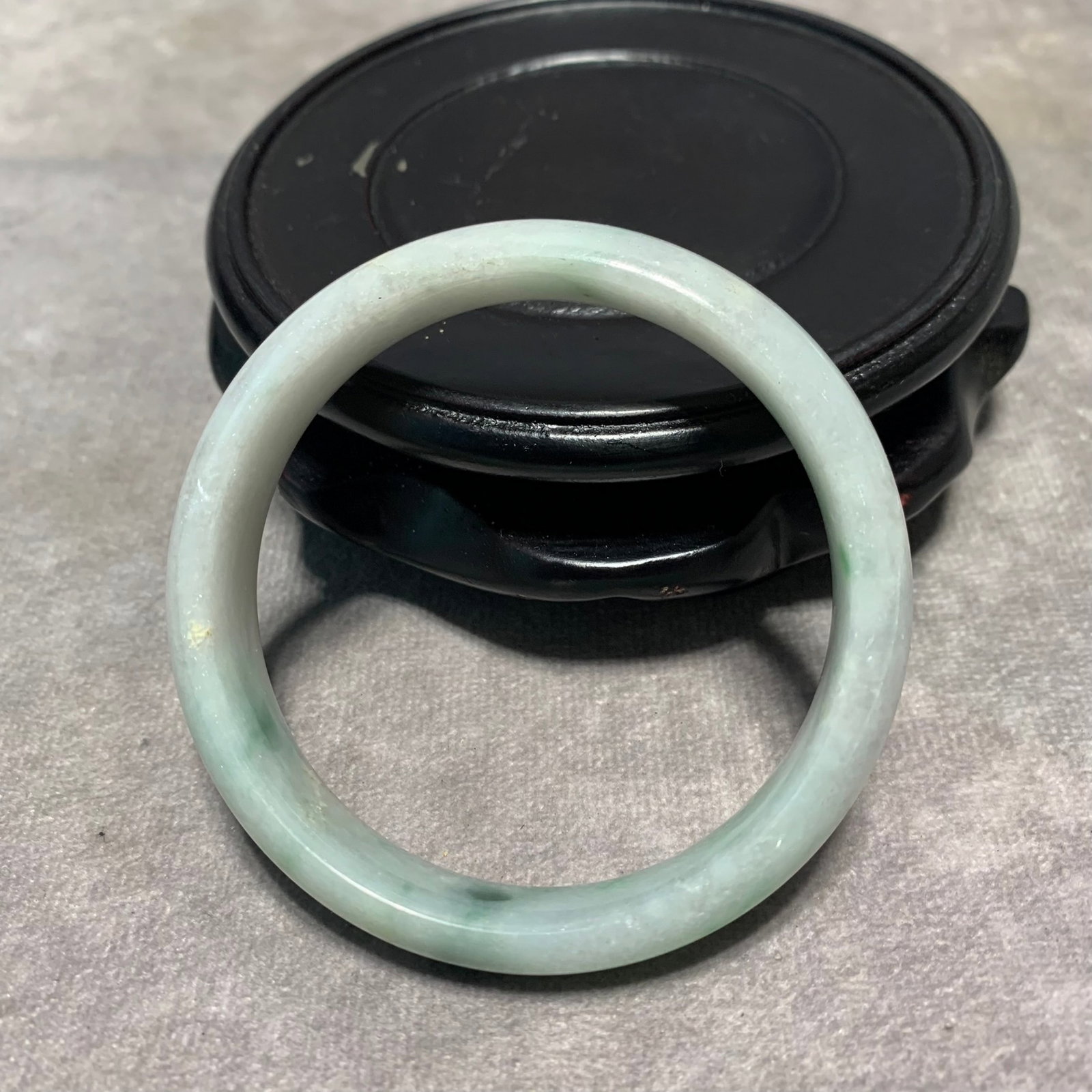A FINE MODERN JADEITE BANGLE - 3