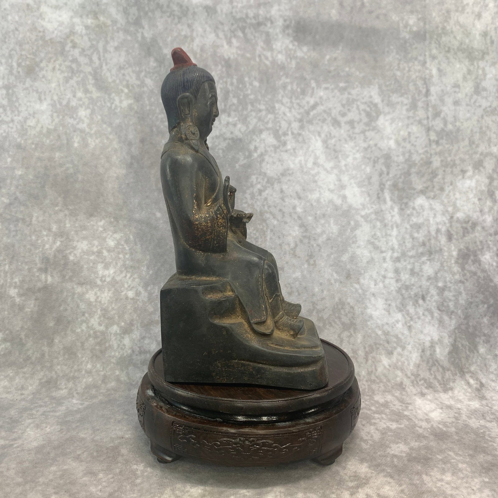 A FINE BRONZE SEATED IMMORTAL - 4