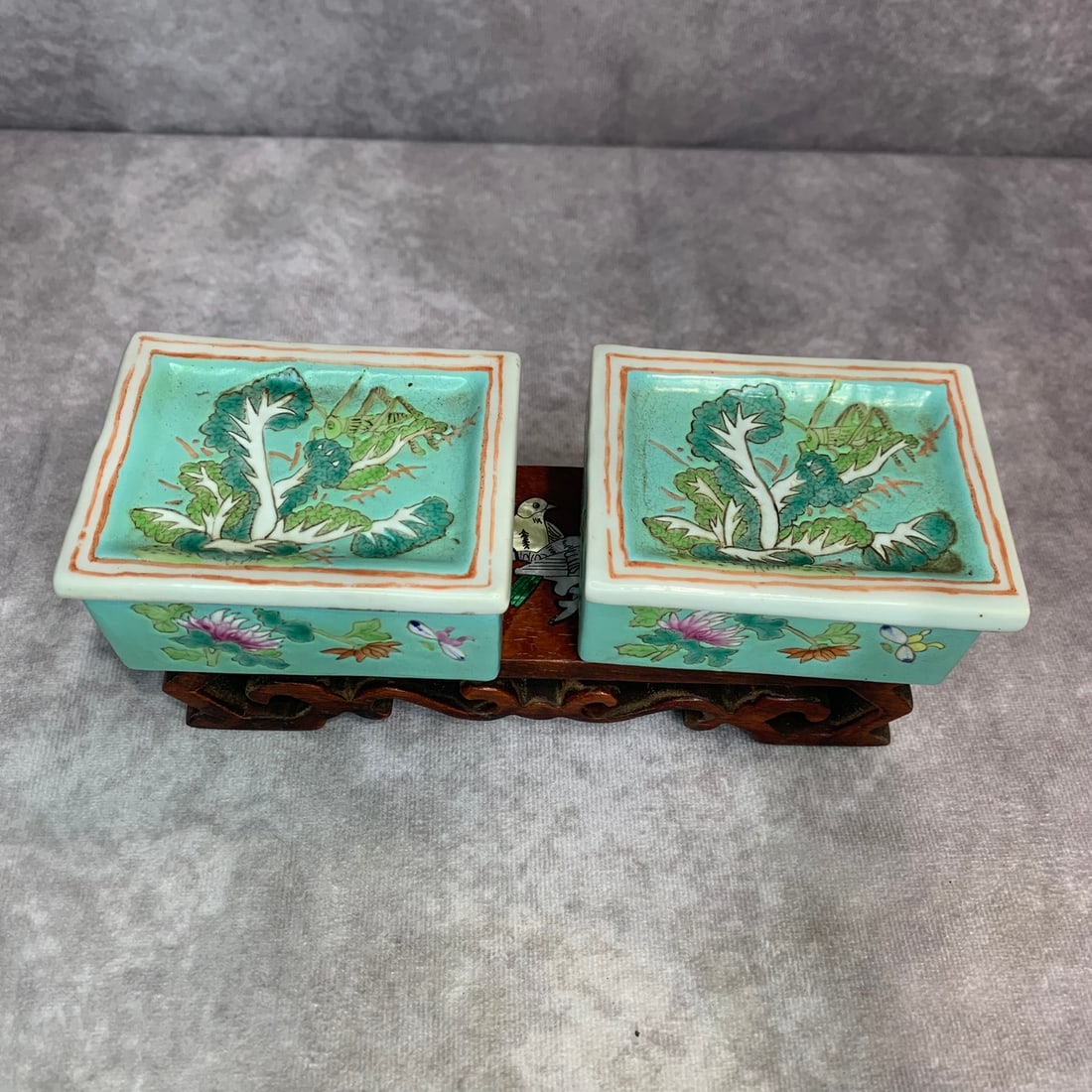 PAIR OF GREEN GLAZED PORCELAIN BOXES WITH FLOWER PATTERNS: Modern; High: 3.4 inch; Width: 2.5 inch; Long: 1.5 inch; Woodbase for picture and display only