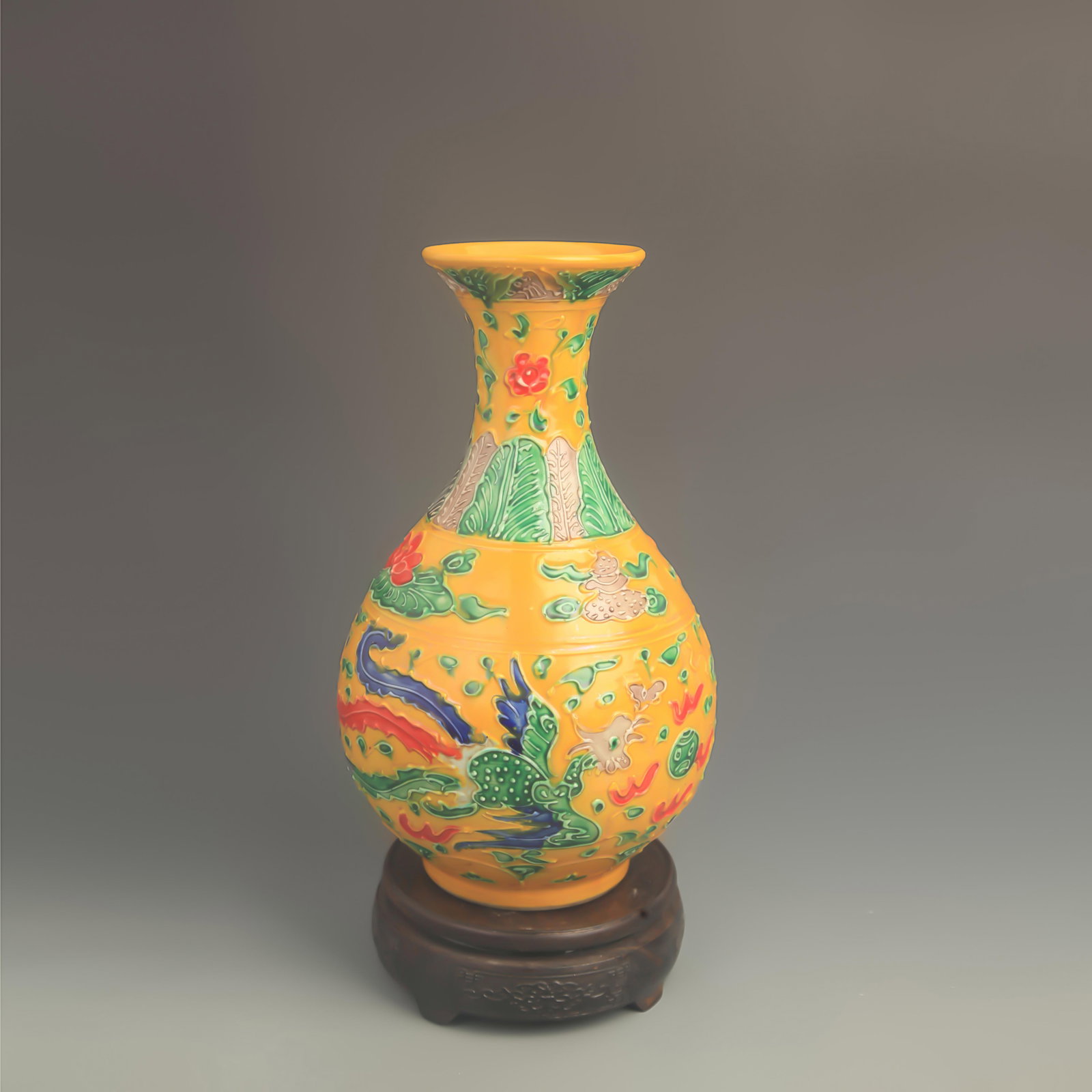 A FINE FAHUA COLOUR YELLOW GROUND FLOWER PATTERN YU HU CHUN VASE: Ming Dynasty Hong Zhi Period, High: 11.0 inch; Diameter: 6.00 inch; Woodbase for picture and display only