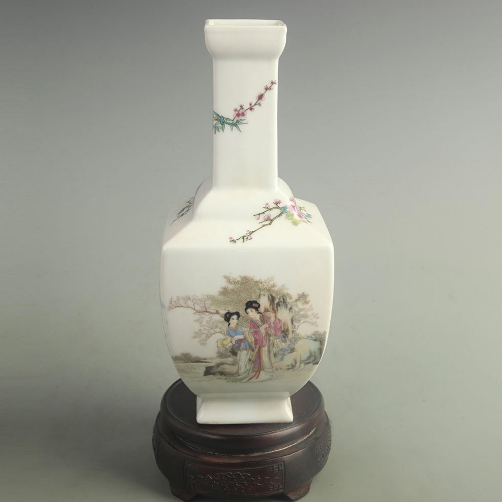 CLOISONNÉ SQUARE VASE WITH LANDSCAPE AND HUMAN FIGURE DESIGN: Qing Dynasty Qian Long Period; High: 9.80 inch; Width: 4.00 inch; Woodbase for picture and display only