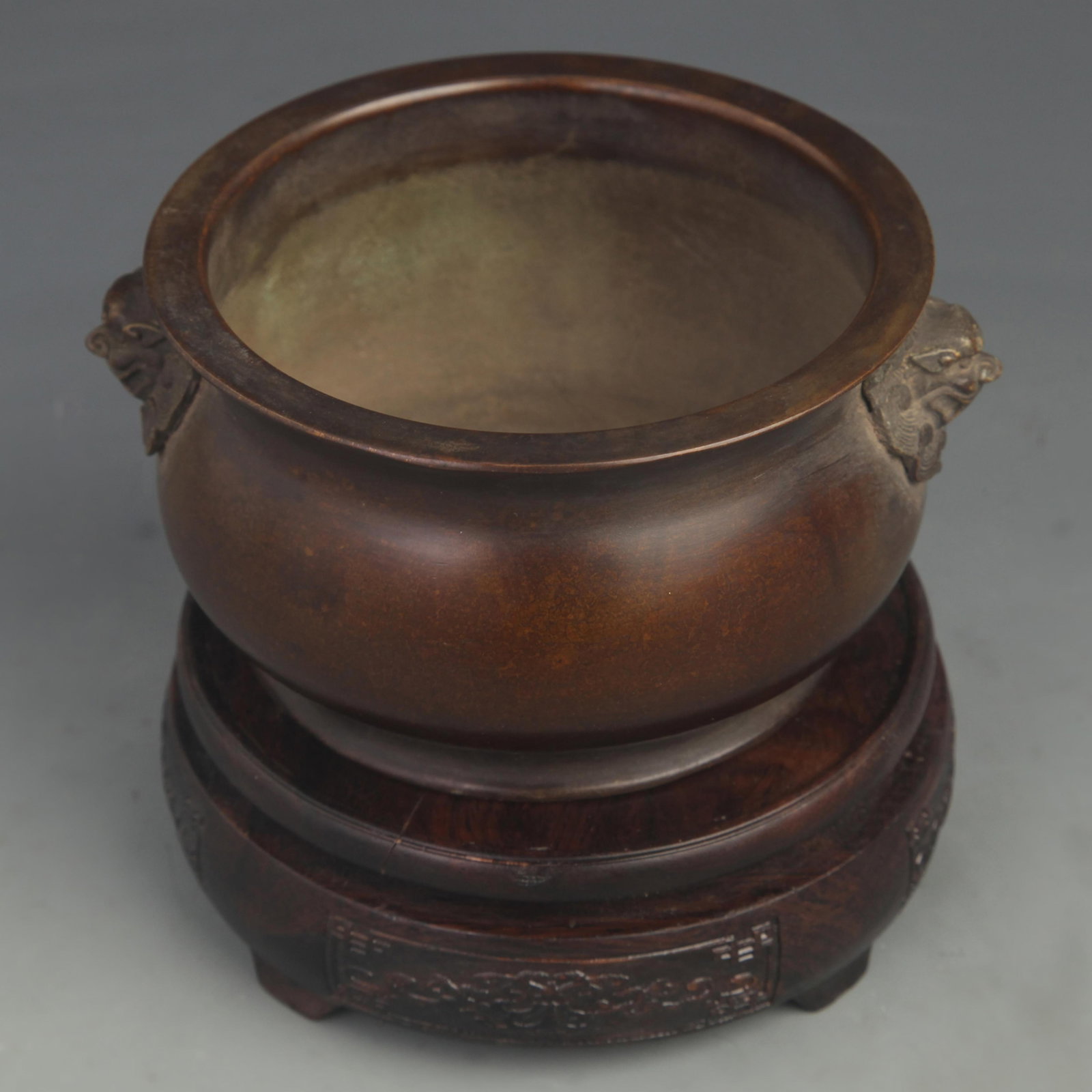 A FINE BRONZE LION HANDLE PATTERN CENSER - 2