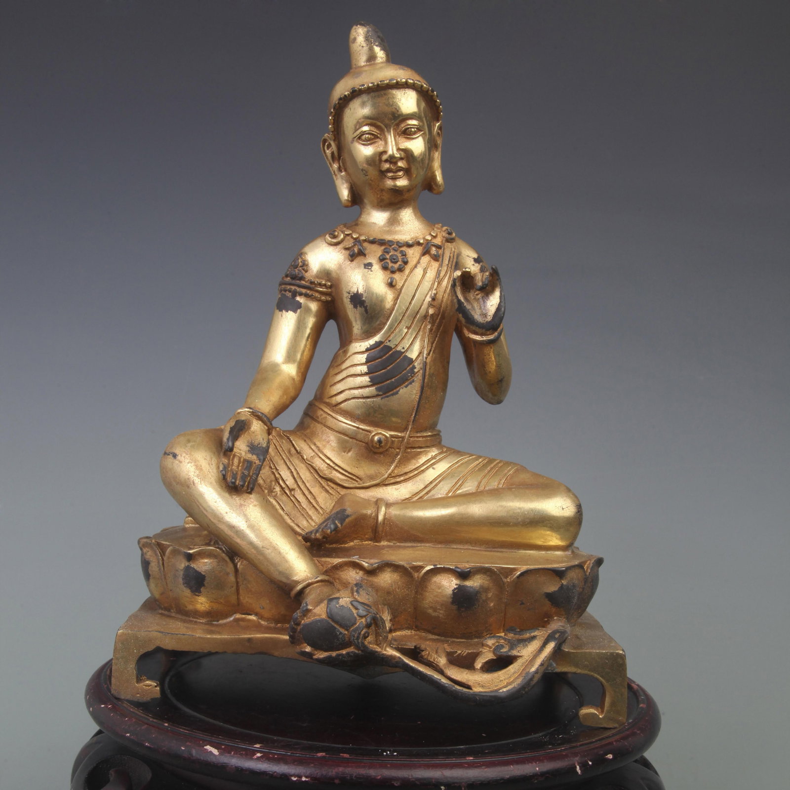 A FINE BRONZE LOTUS GUAN YIN STATUE: Ming Dynasty Style, Diameter: 7.3 inch; High: 10 inch; Woodbase for picture and display only