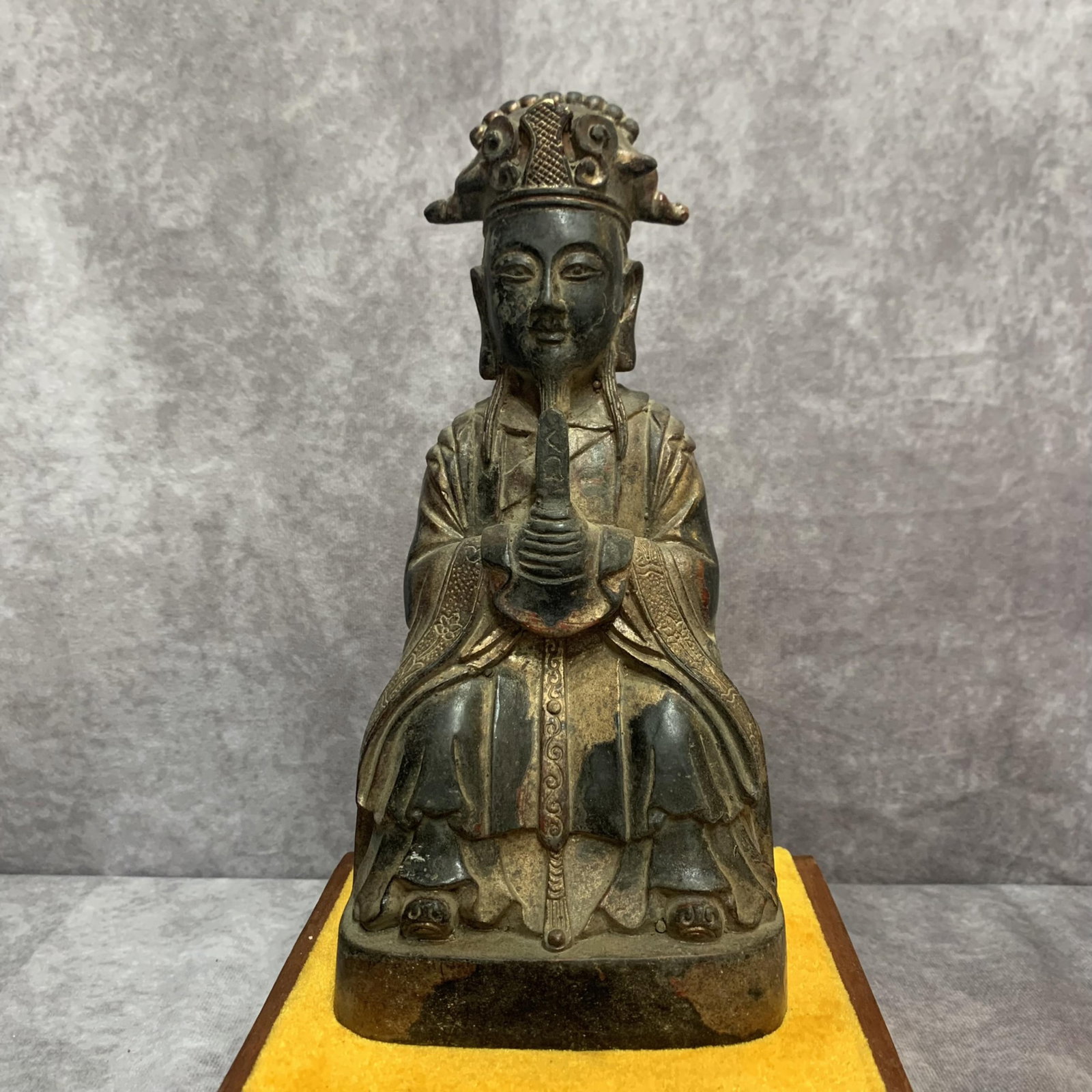 A FINE BRONZE MADE FIGURE OF GROOMS (1 of 8)