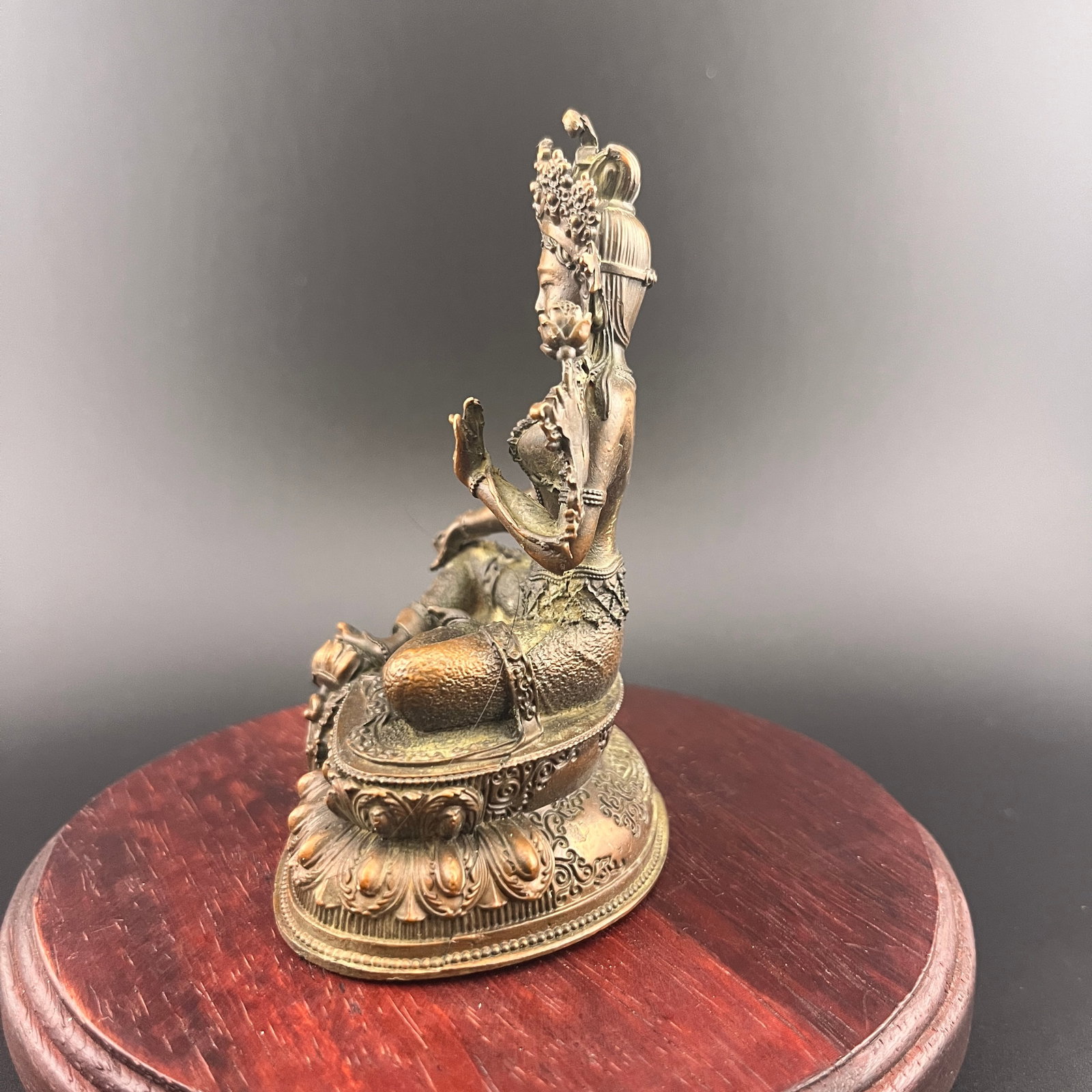 A SMALL BRONZE GREEN TARA STATUE - 4