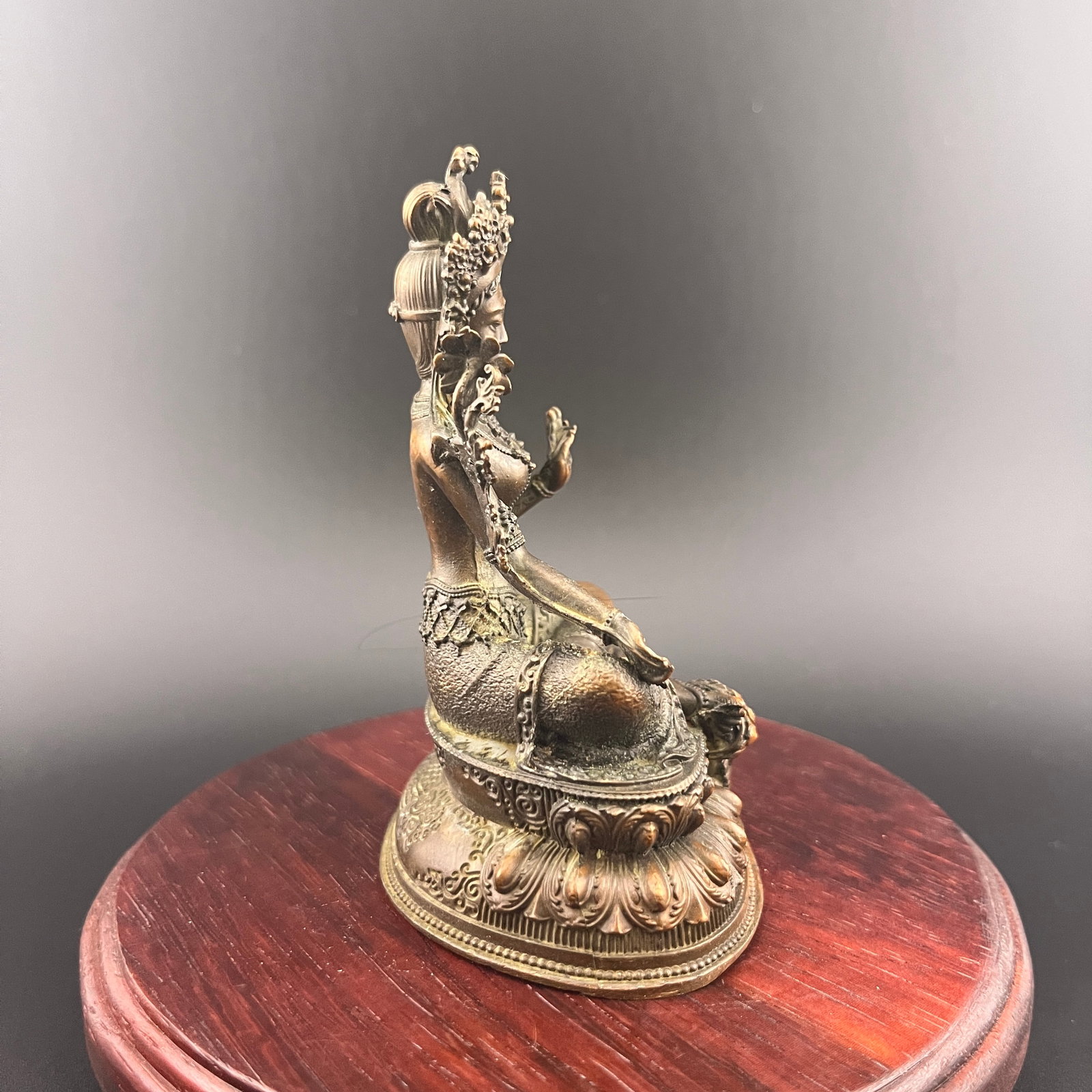 A SMALL BRONZE GREEN TARA STATUE - 6