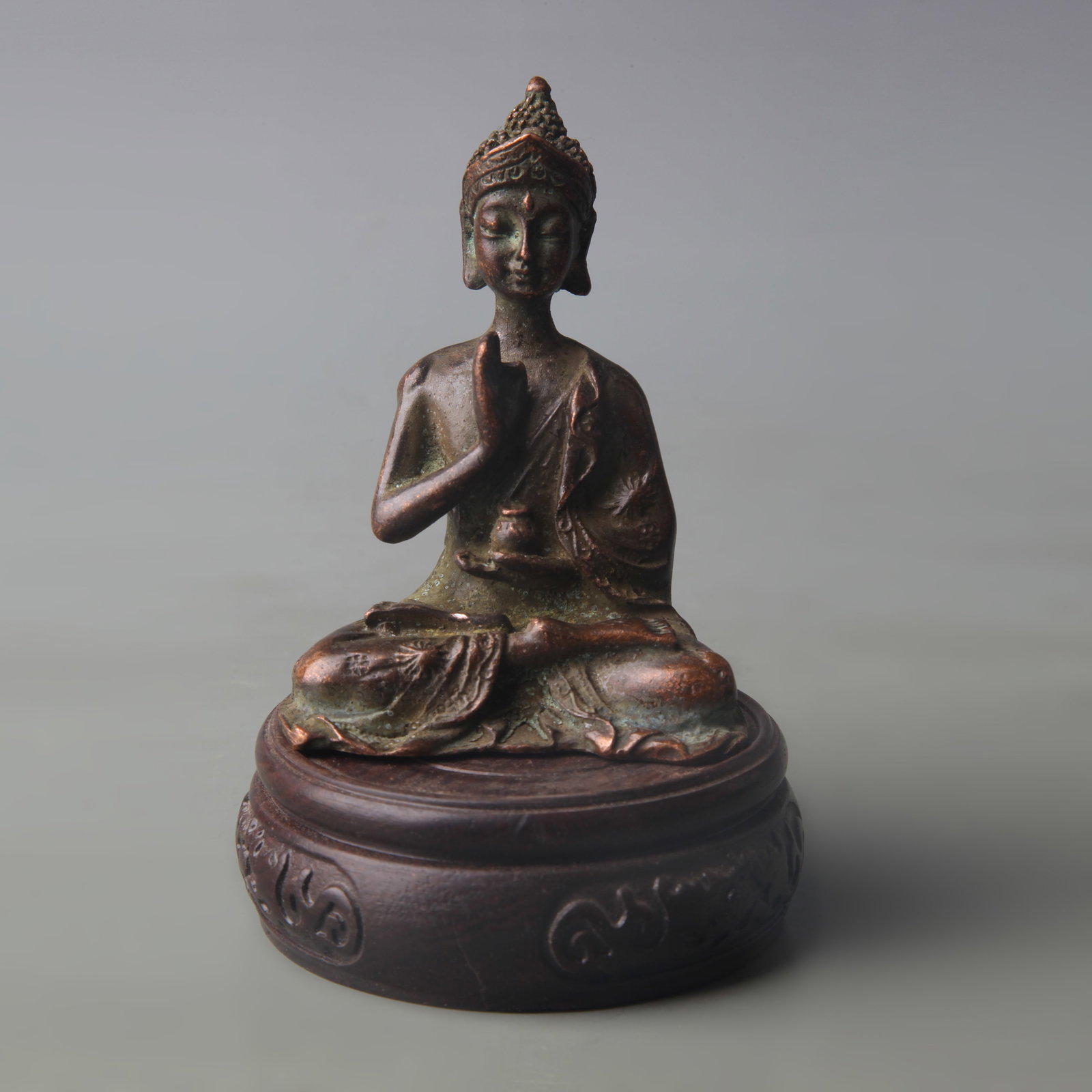 A SMALL BRONZE BUDDHA FIGURE: Qing Dynasty; High: 3.3 inch; Woodbase for picture and display only