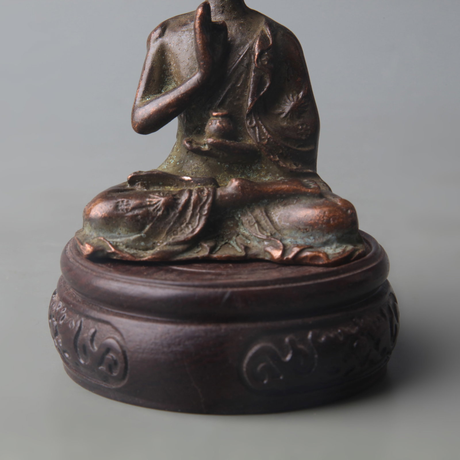 A SMALL BRONZE BUDDHA FIGURE - 3