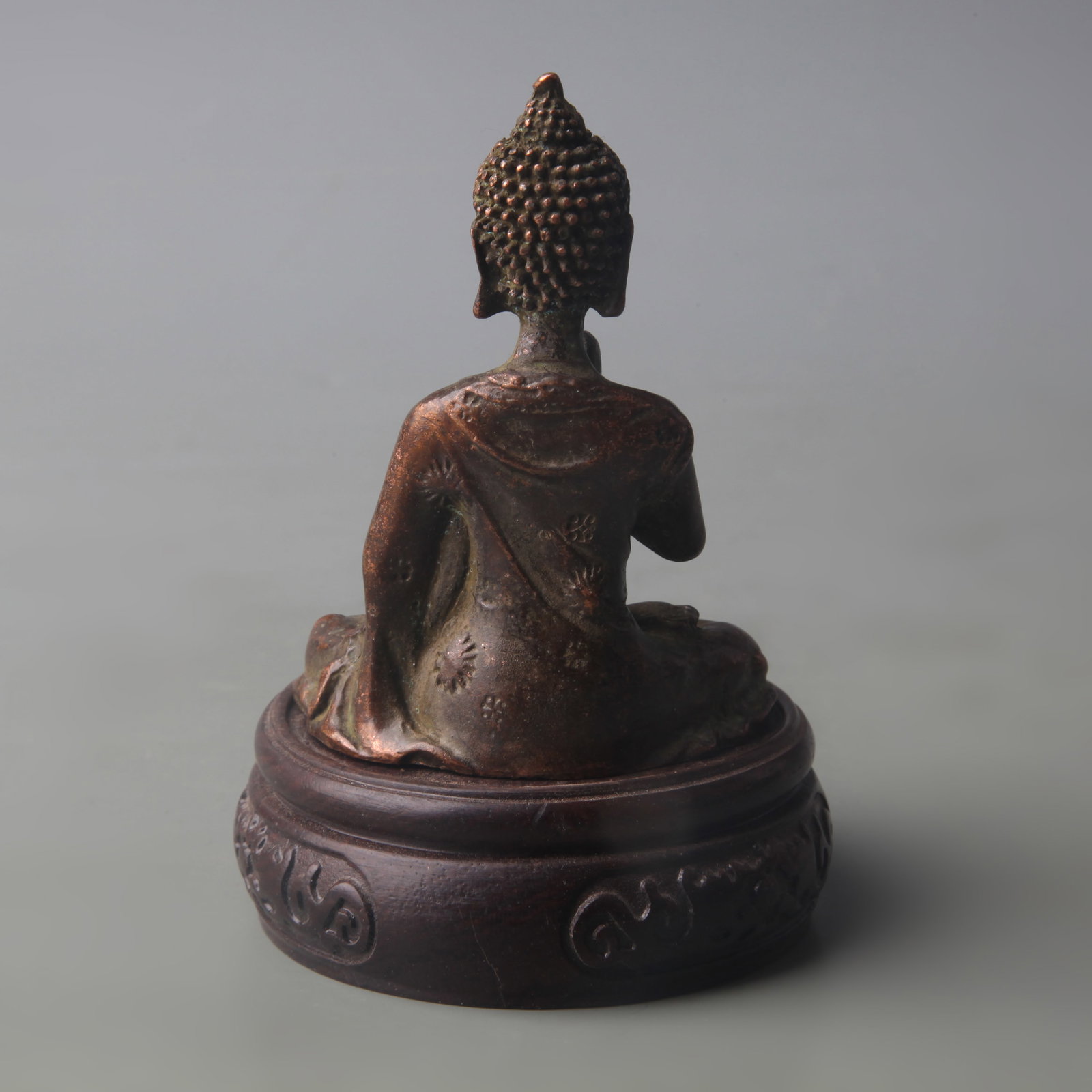 A SMALL BRONZE BUDDHA FIGURE - 4