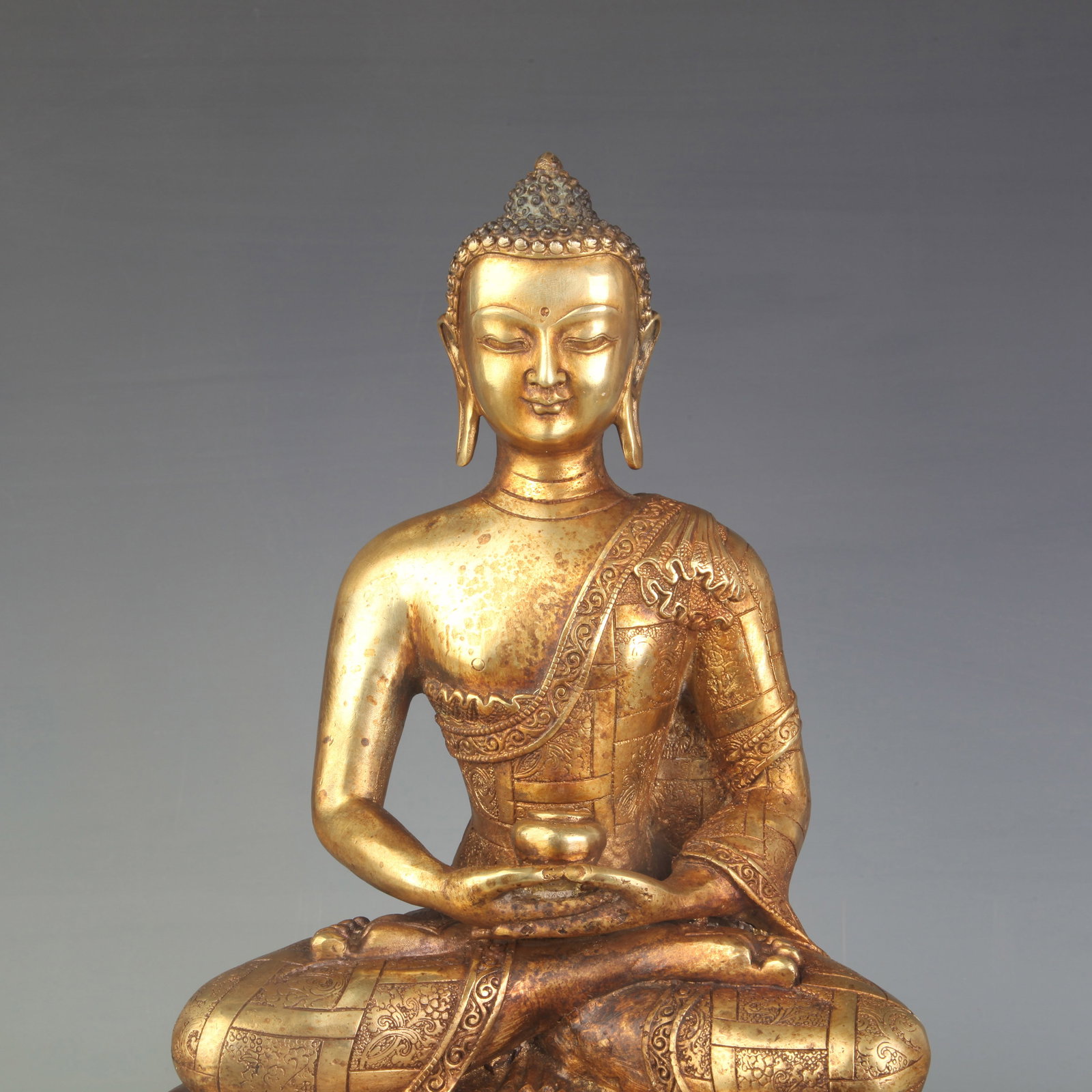 A BRONZE AMITABHA BUDDHA FIGURE - 2
