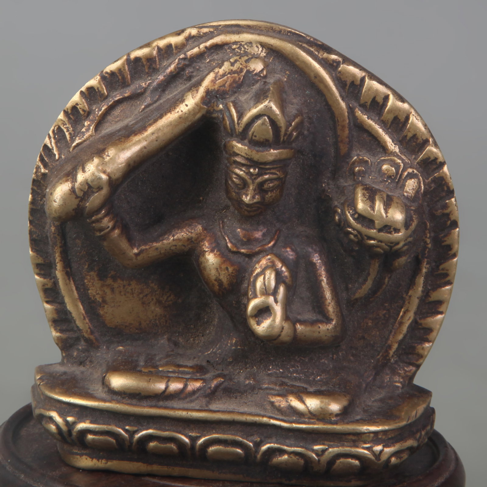 A SMALL TIBETAN BUDDHIST FIGURE - 2