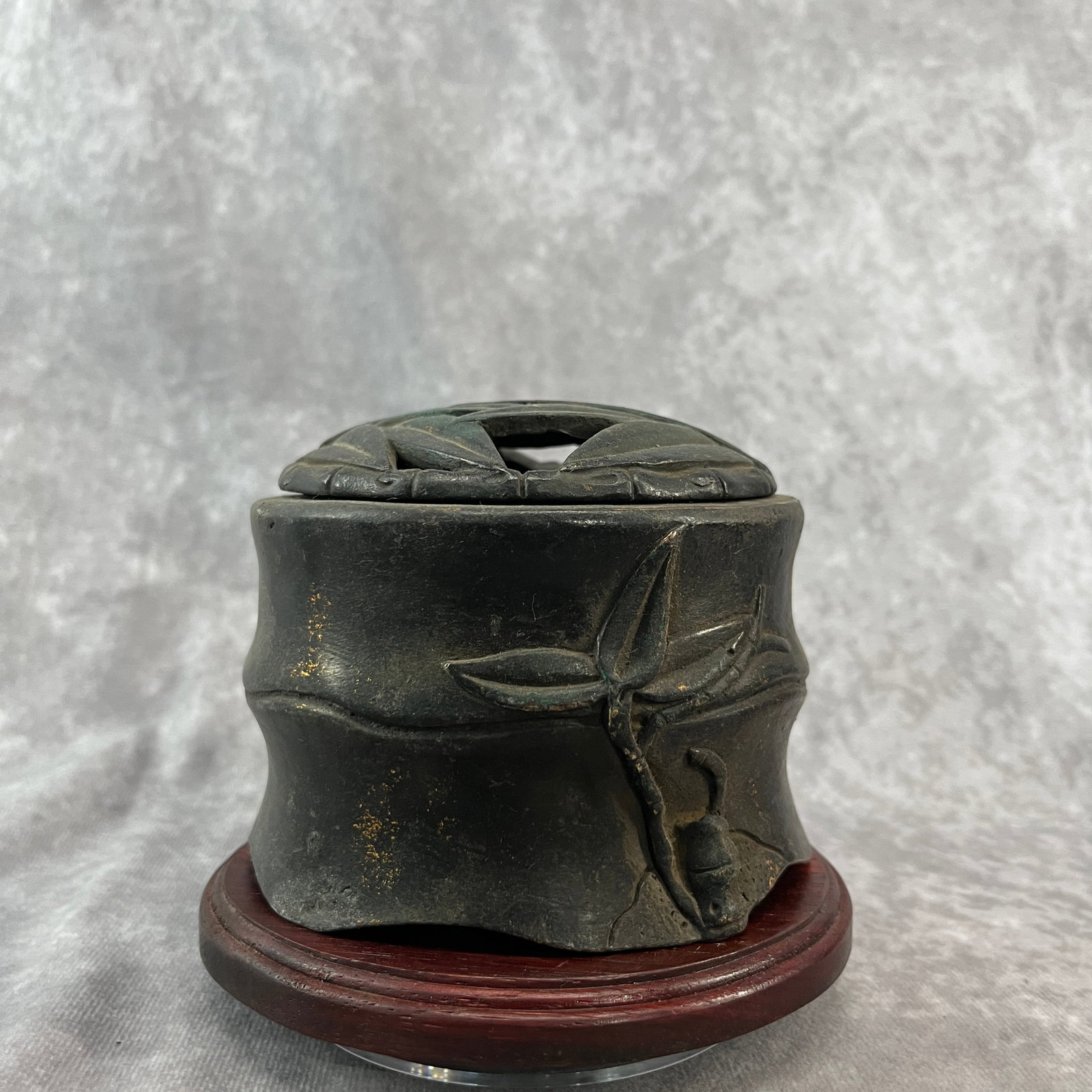 A FINE BAMBOO STYLE BRONZE INCENSE BURNER (1 of 5)