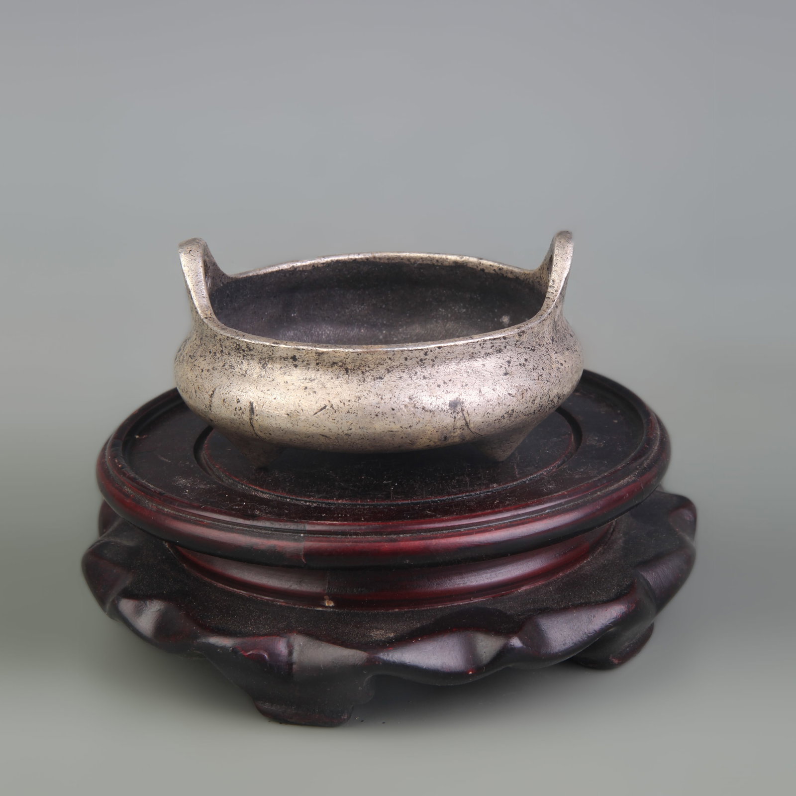 A FINE WHITE BRONZE CENSER WITH BRIDGE-SHAPED EARS: 20th Century; Width: 3.1 inch; High: 1.7 inch; Woodbase for picture and display only