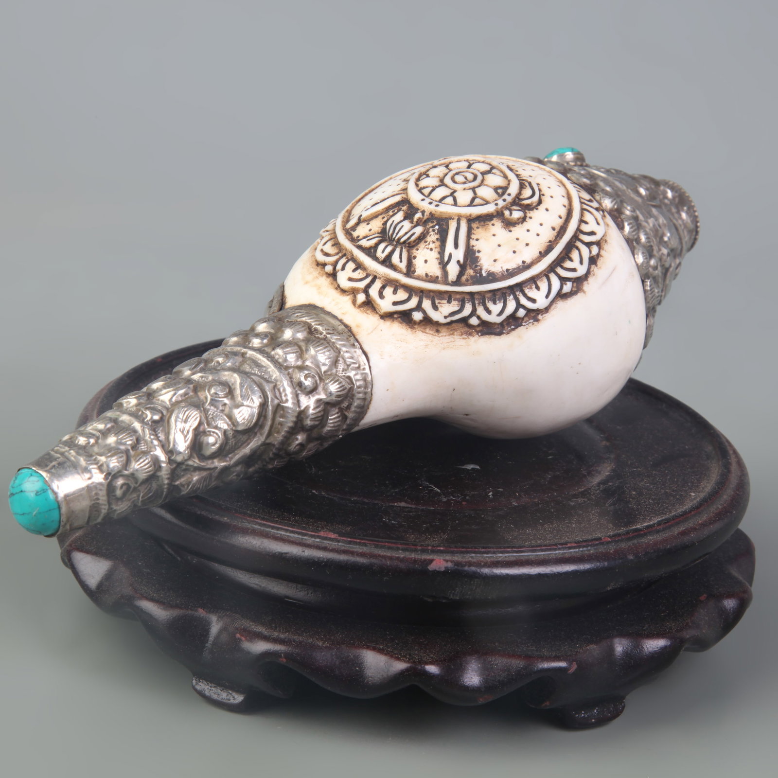 A TIBETAN BUDDHIST RITUAL CONCH SHELL - 4