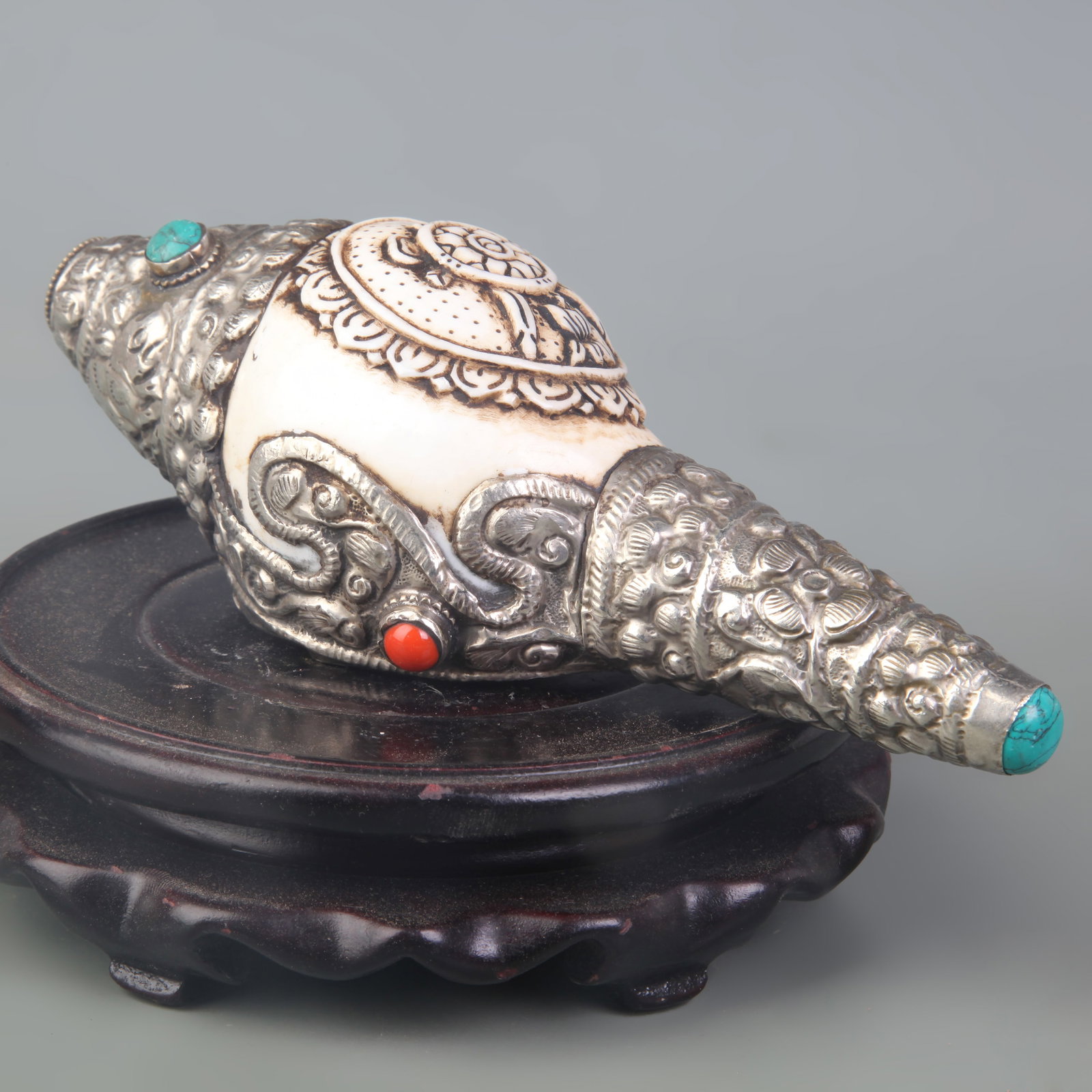 A TIBETAN BUDDHIST RITUAL CONCH SHELL - 5