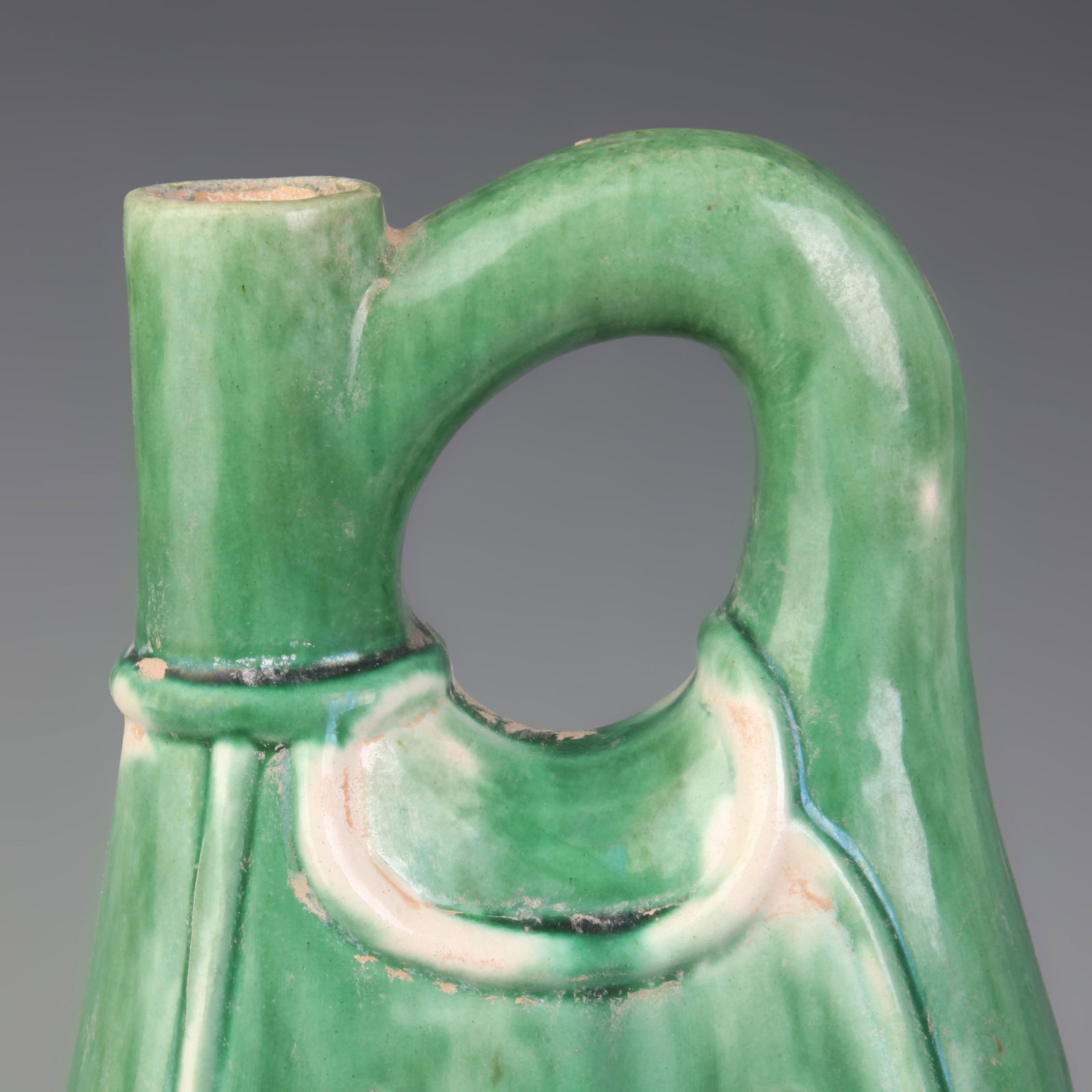 A GREEN-GLAZED HANDLED EWER - 2