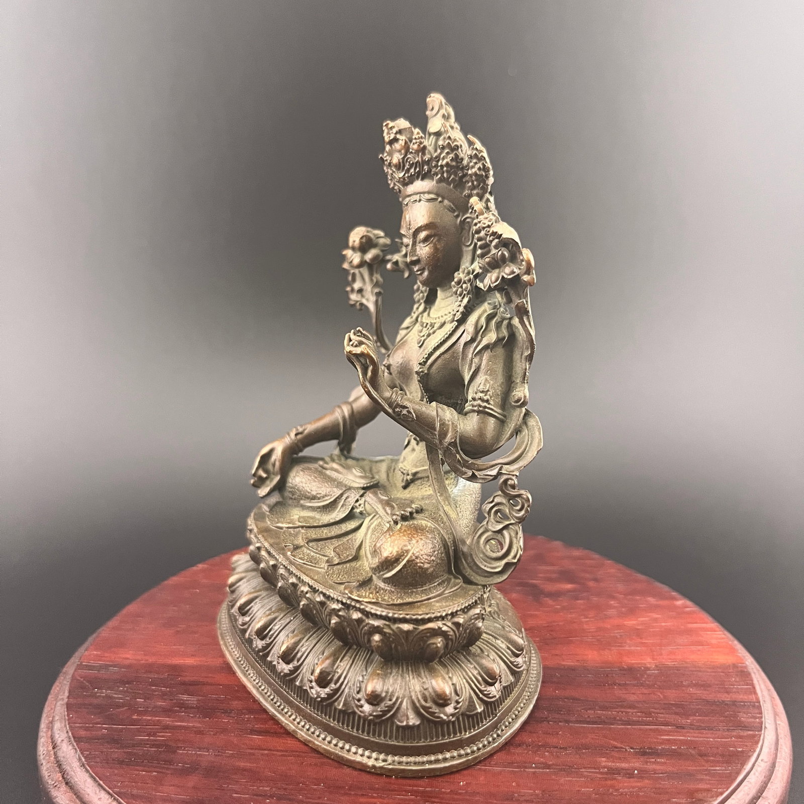 A SMALL BRONZE WHITE TARA STATUE - 3