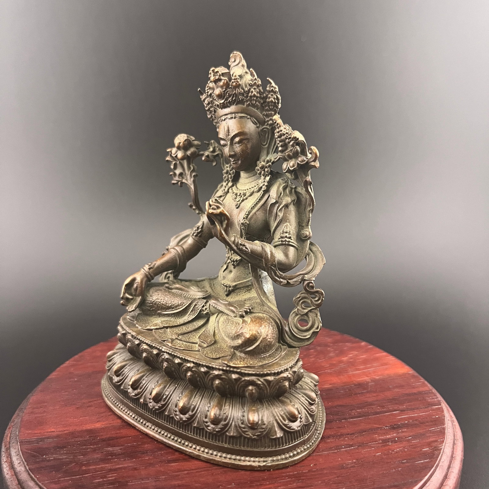 A SMALL BRONZE WHITE TARA STATUE - 5