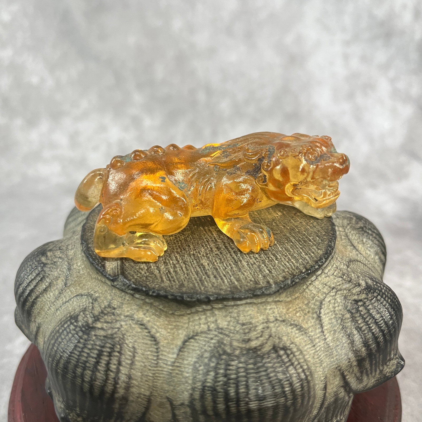 A FINE YELLOW CRYSTAL MADE PIXIU FIGURE: Modern; Long: 2.91 inch; Width:1.48 inch; Heigh: 1.2 inch; Woodbase for picture and display only