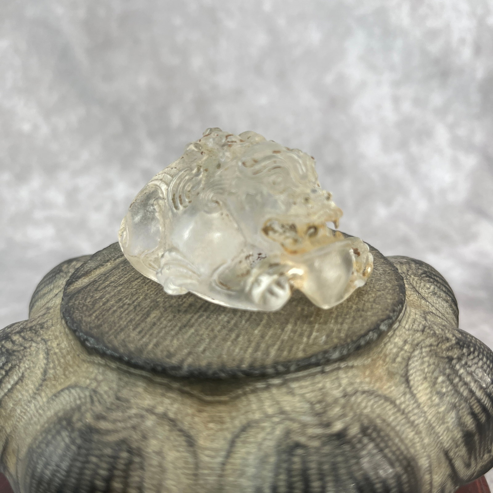 A FINE CLEAR QUARTZ PIXIU FIGURE: Modern; Long: 2.18 inch; Width:1.7 inch; Heigh: 1.2 inch; Woodbase for picture and display only