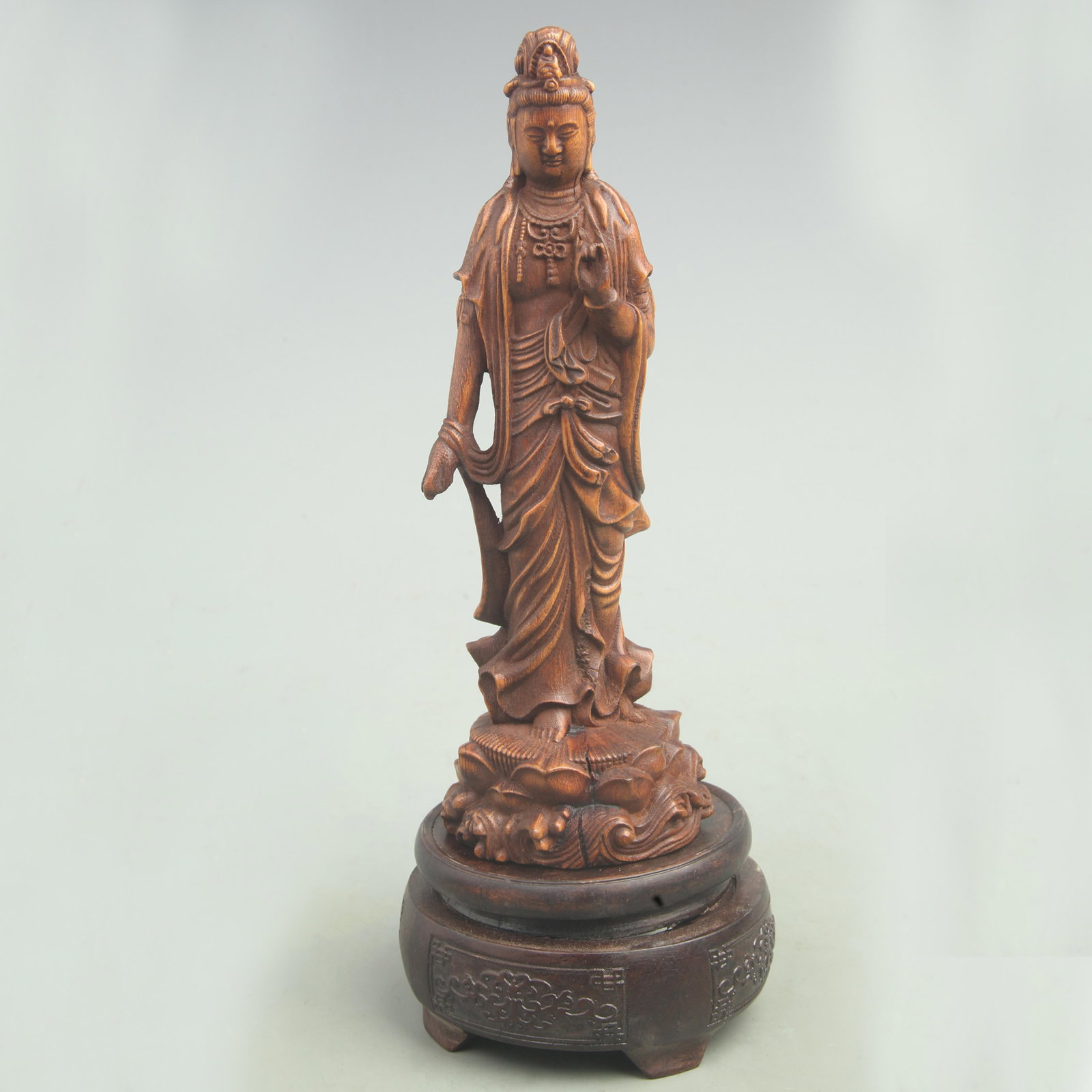 A FINE BOXWOOD CARVING GUANYIN STATUE: Qing Dynasty; High: 8 inch; Width: 2.6 inch; Woodbase for picture and display only