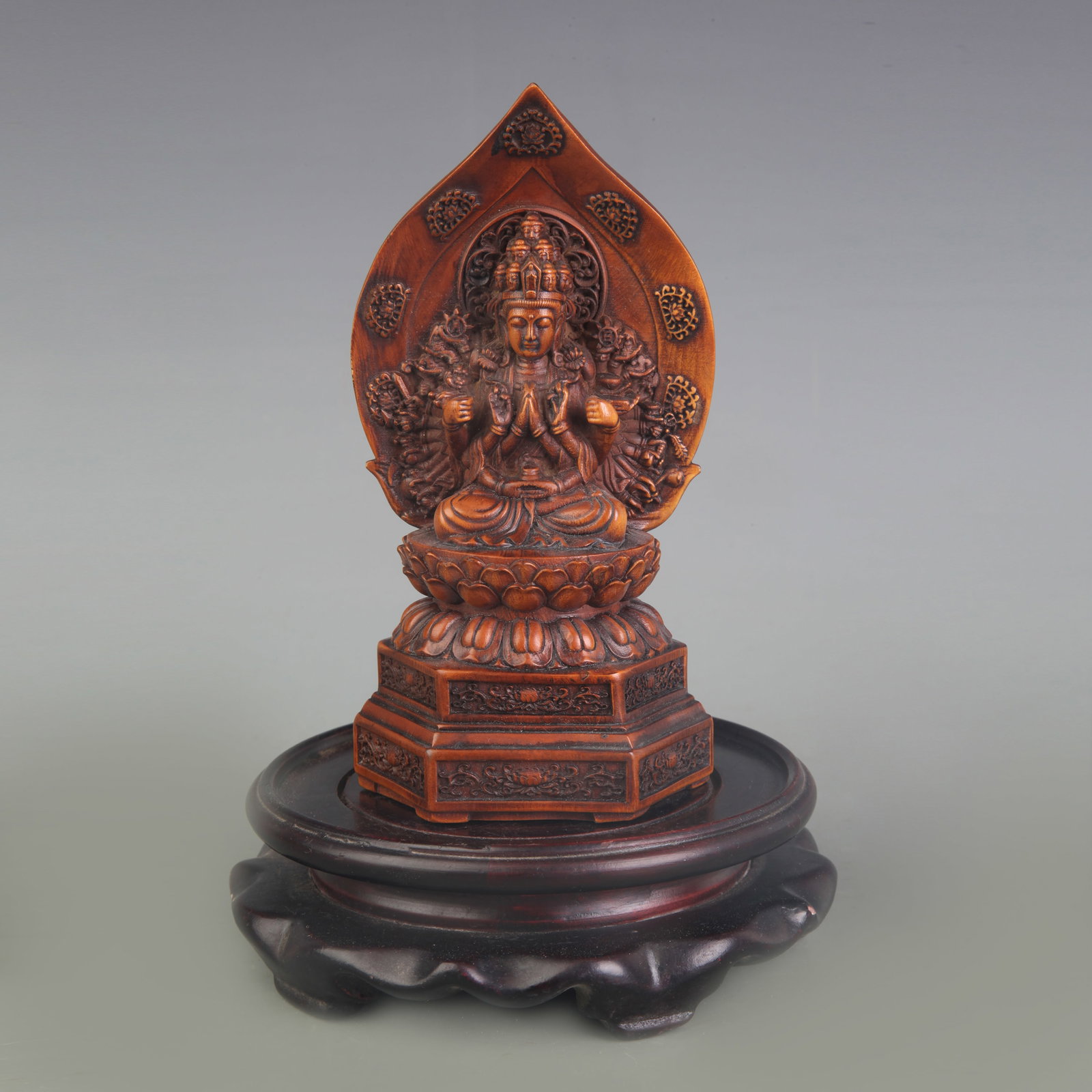 A FINE SMALL BOXWOOD MADE THOUSAND HAND GUAN YIN STATUE: Qing Dynasty; High: 5.9 inch; Woodbase for picture and display only