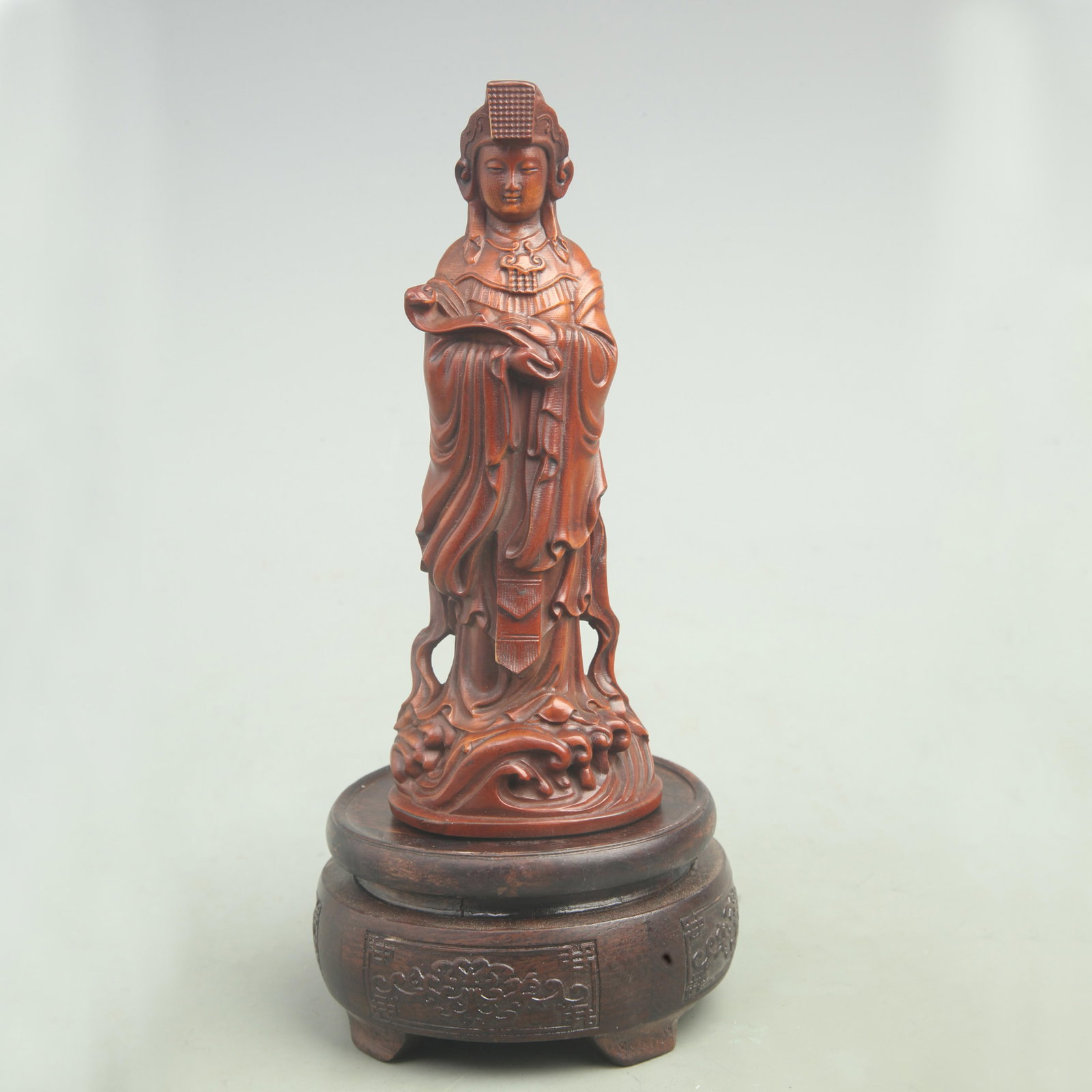 A FINE BOXWOOD CARVING GUANYIN STATUE: Qing Dynasty; High: 6.2 inch; Width: 2.4 inch; Woodbase for picture and display only