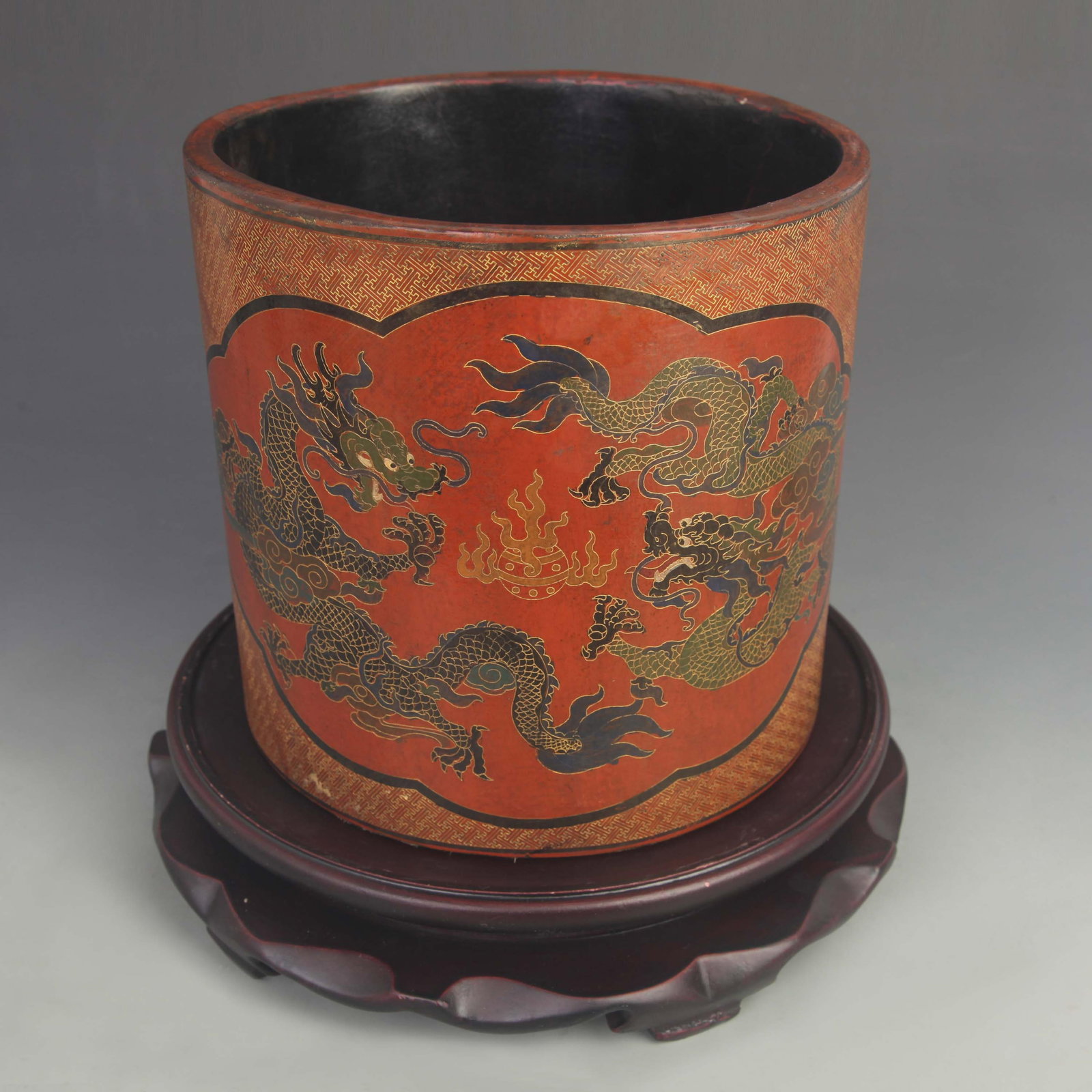 DOUBLE DRAGON PLAYING PEARL PATTERN WOOD BRUSH POT (1 of 5)