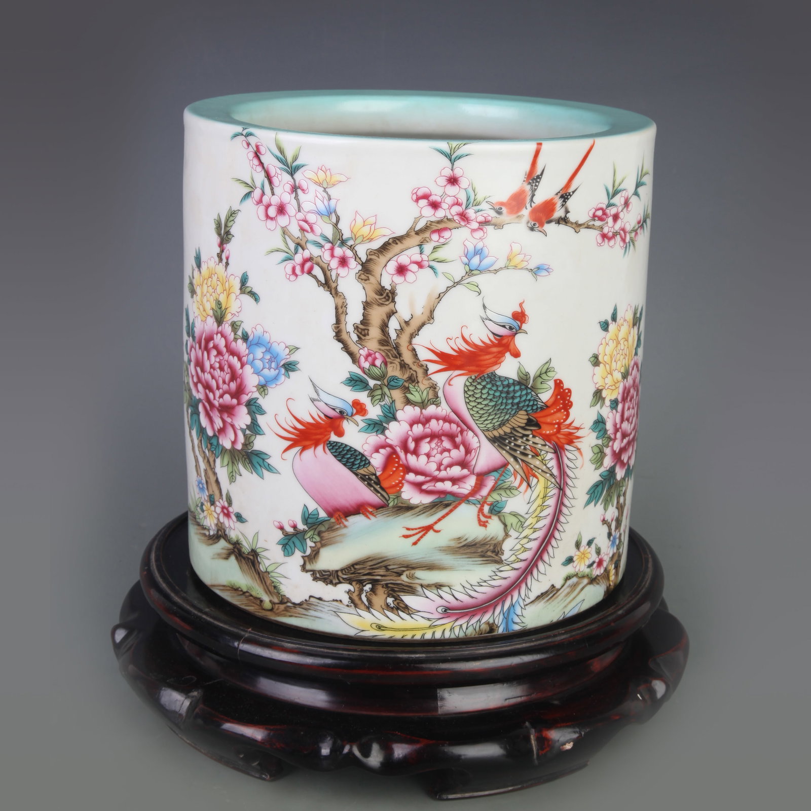 A FAMILLE ROSE BRUSH POT WITH BIRD AND FLOWER DECORATION (1 of 5)
