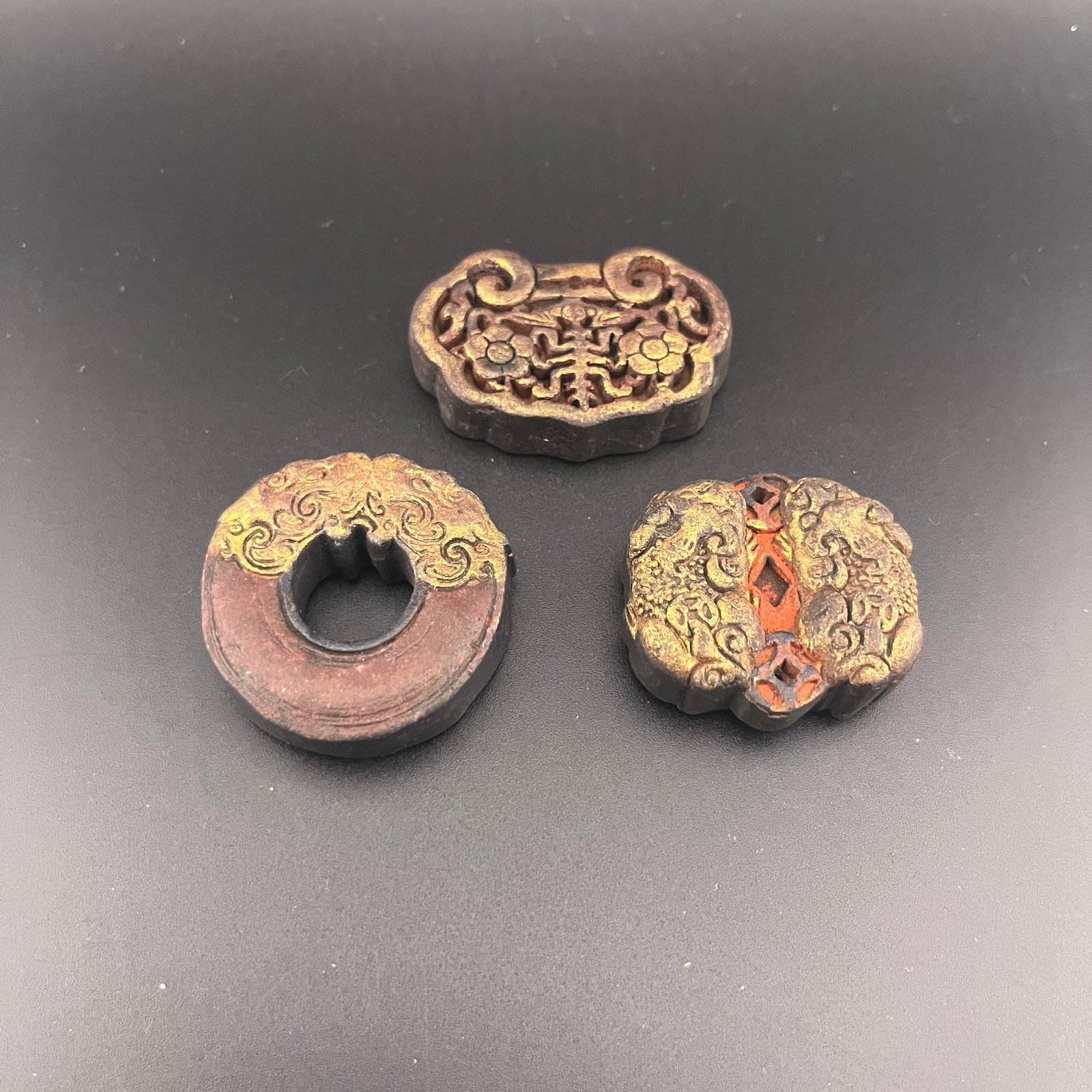GROUP OF THREE CHINESE HERBAL MEDICINE PENDANT (1 of 6)