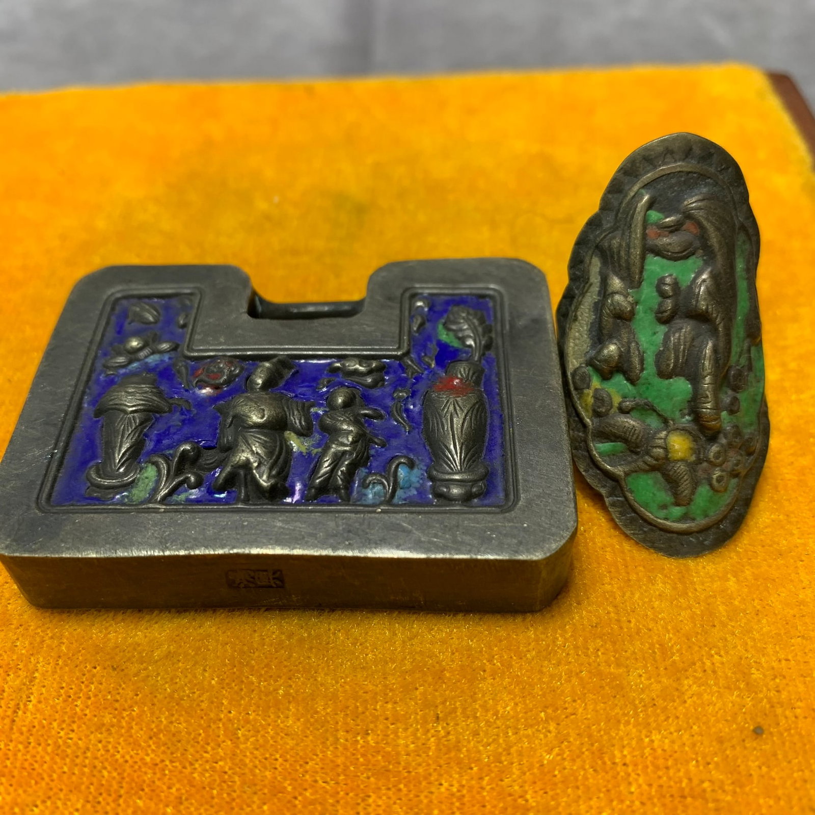 A PAIR OF SILVER CLOISONNÉ LOCK AND RING: Republic Period; Long: 2.3 inch?1.7 inch; Width: 0.5?0.8 inch; H; 1.7?0.9 inch; Woodbase for picture and display only