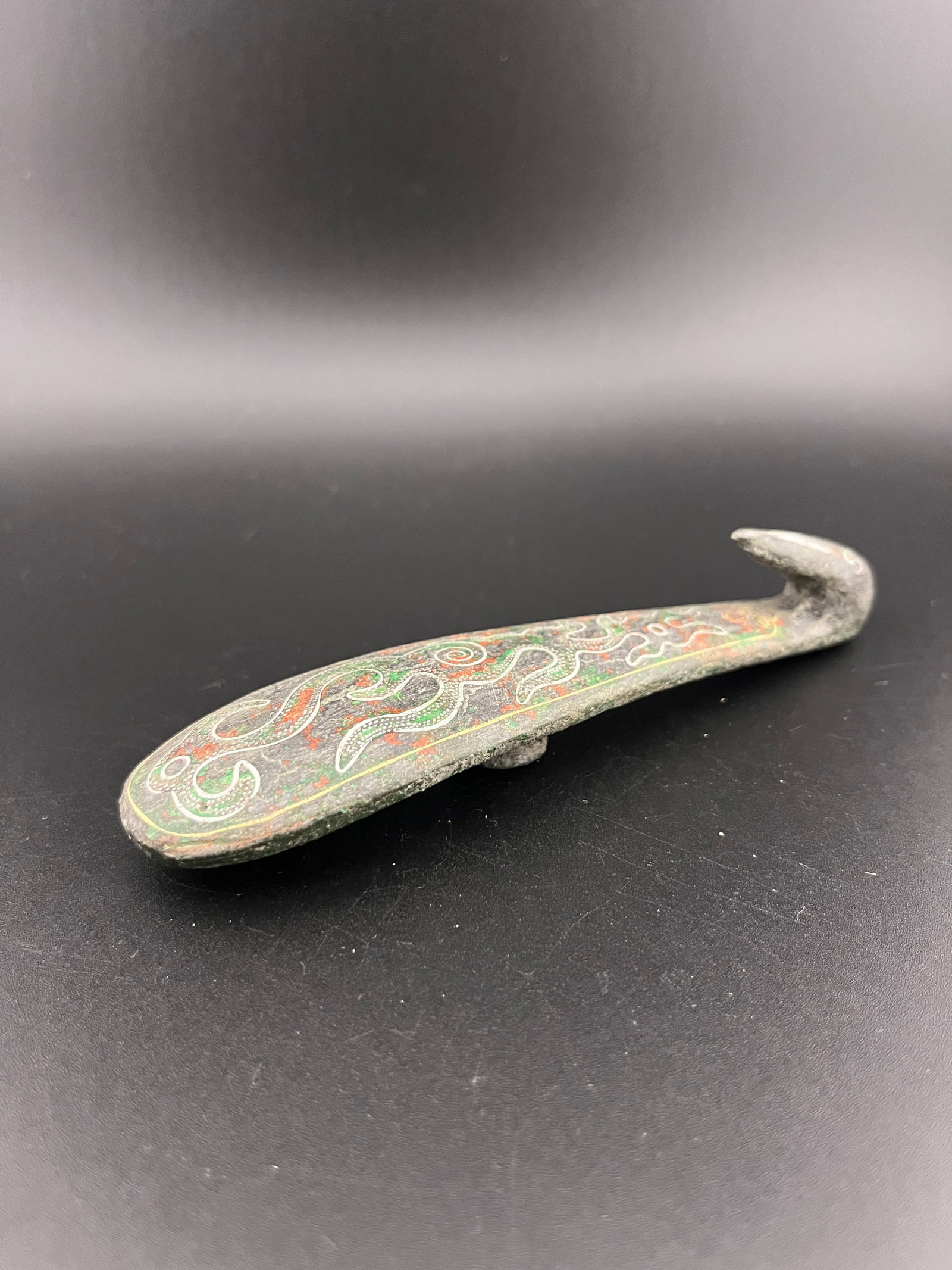 A FINE SILVER INLAYED BRONZE GARMENT HOOK - 3