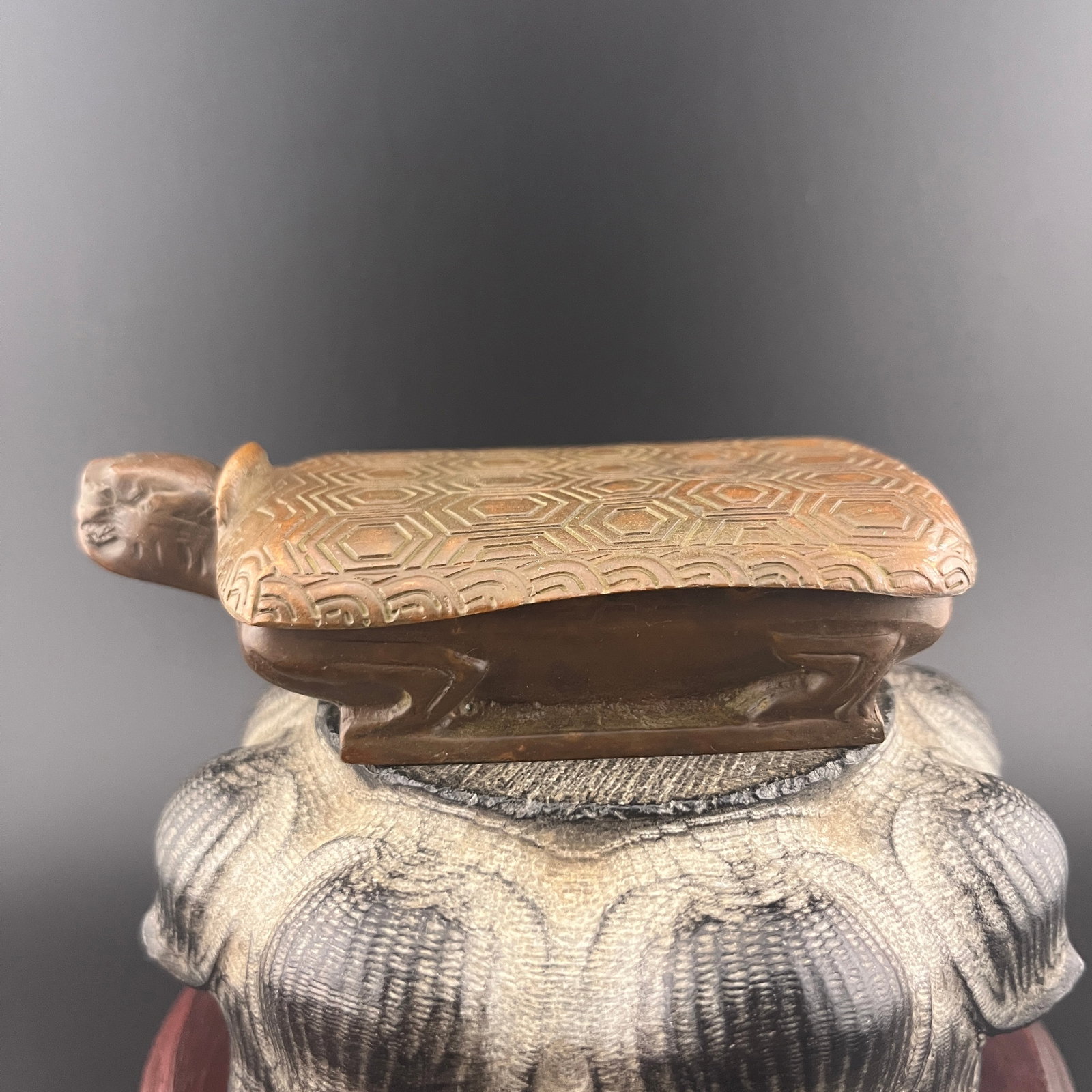 A SMALL BRONZE TORTOISE BOX - 2