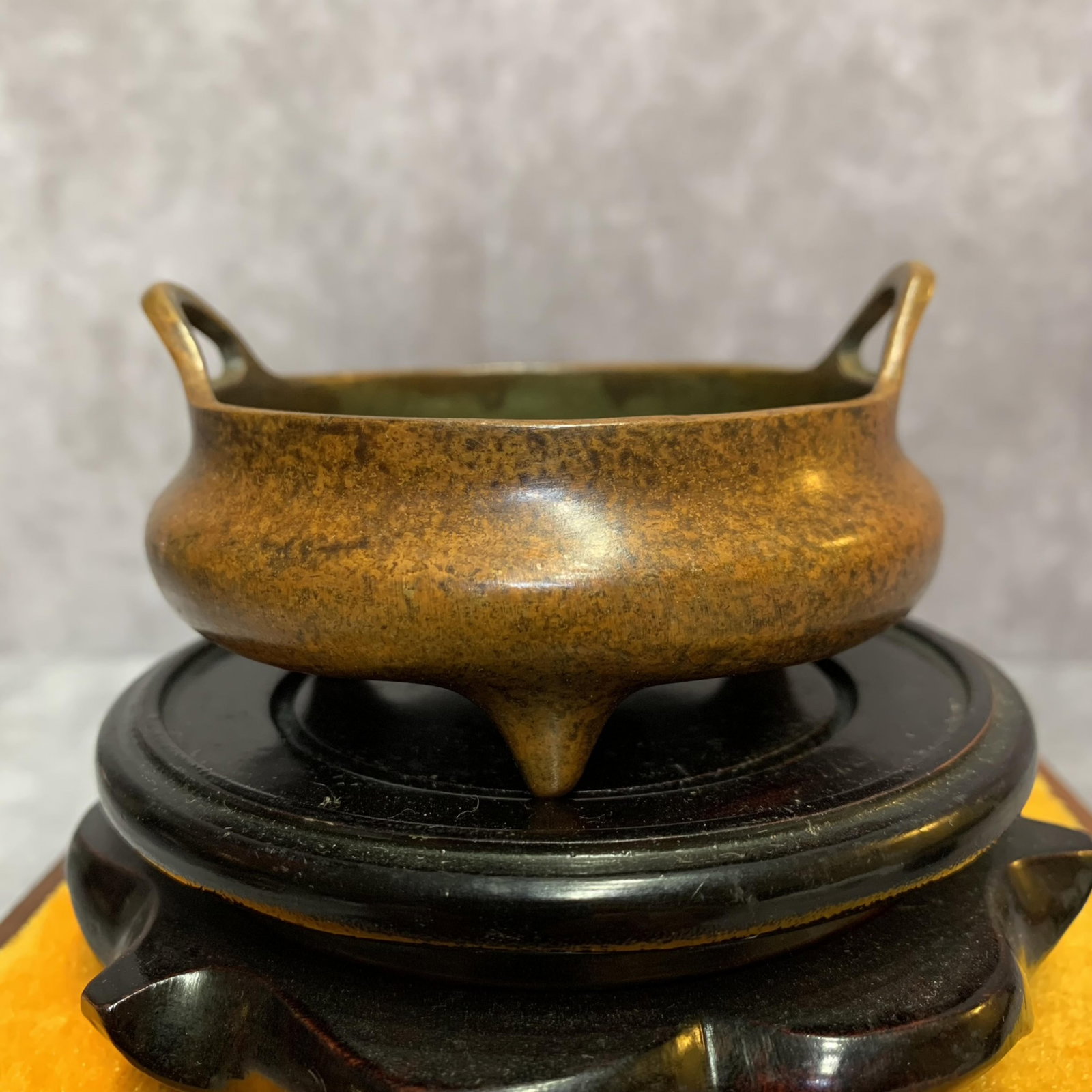 A FINE DOUBLE EAR ROUND BRONZE CENSER: Modern; High: 1.3 inch; Diameter: 3.3 inch; Woodbase for picture and display only