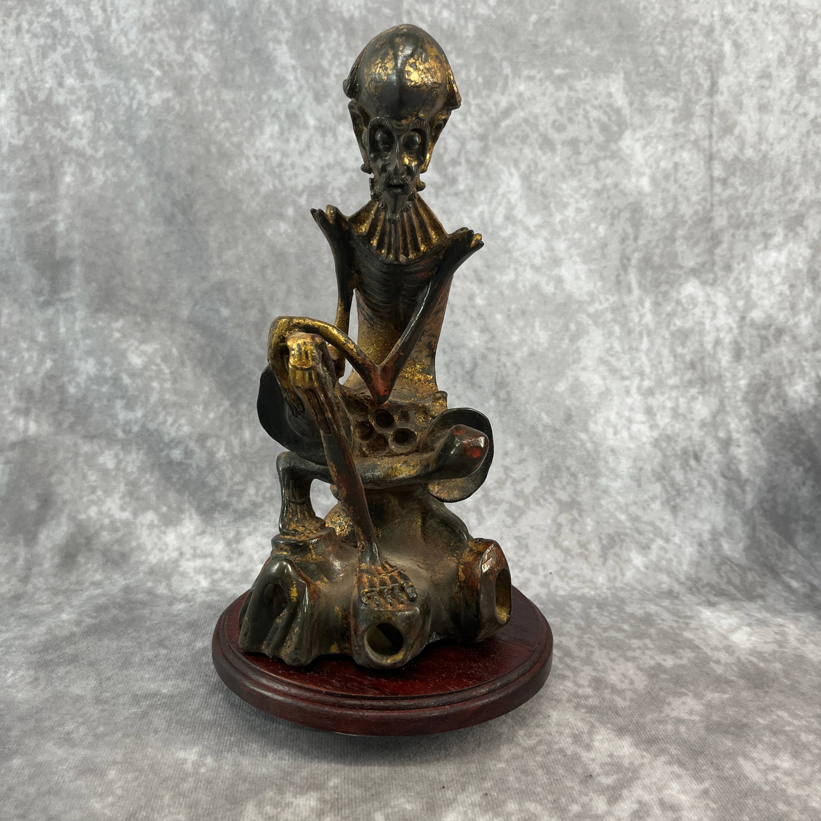 A FINE BRONZE STATUE OF ARHAT: 20th Century; Long: 3.9 inch; Width:3.5 inch; Heigh: 8.6 inch; Woodbase for picture and display only