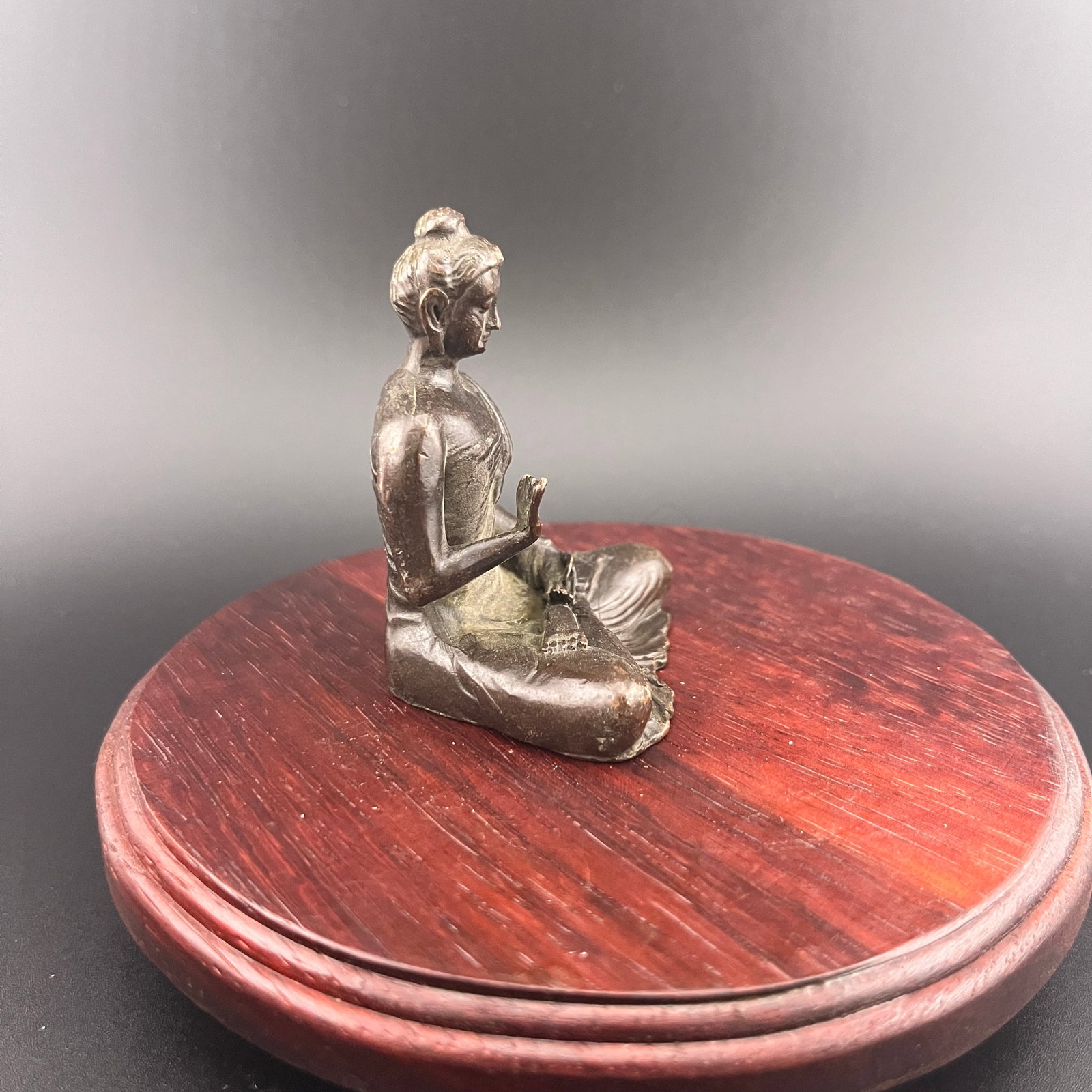 A FINE SMALL BRONZE SHAKYAMUNI BUDDHA - 5