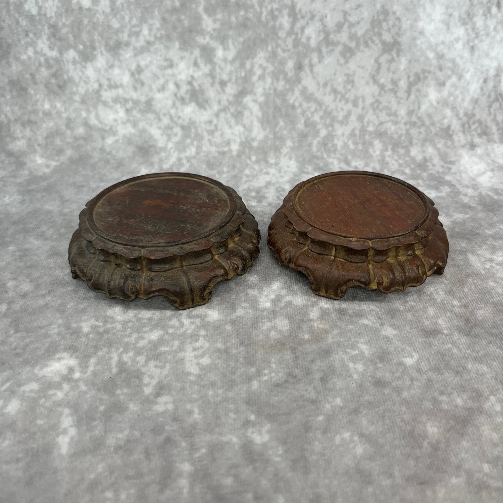 PAIR OF HARDWOOD MADE DISPLAY STAND: Modern; Heigh: 1.1 inch; Diameter: 3.6 inch; Woodbase for picture and display only