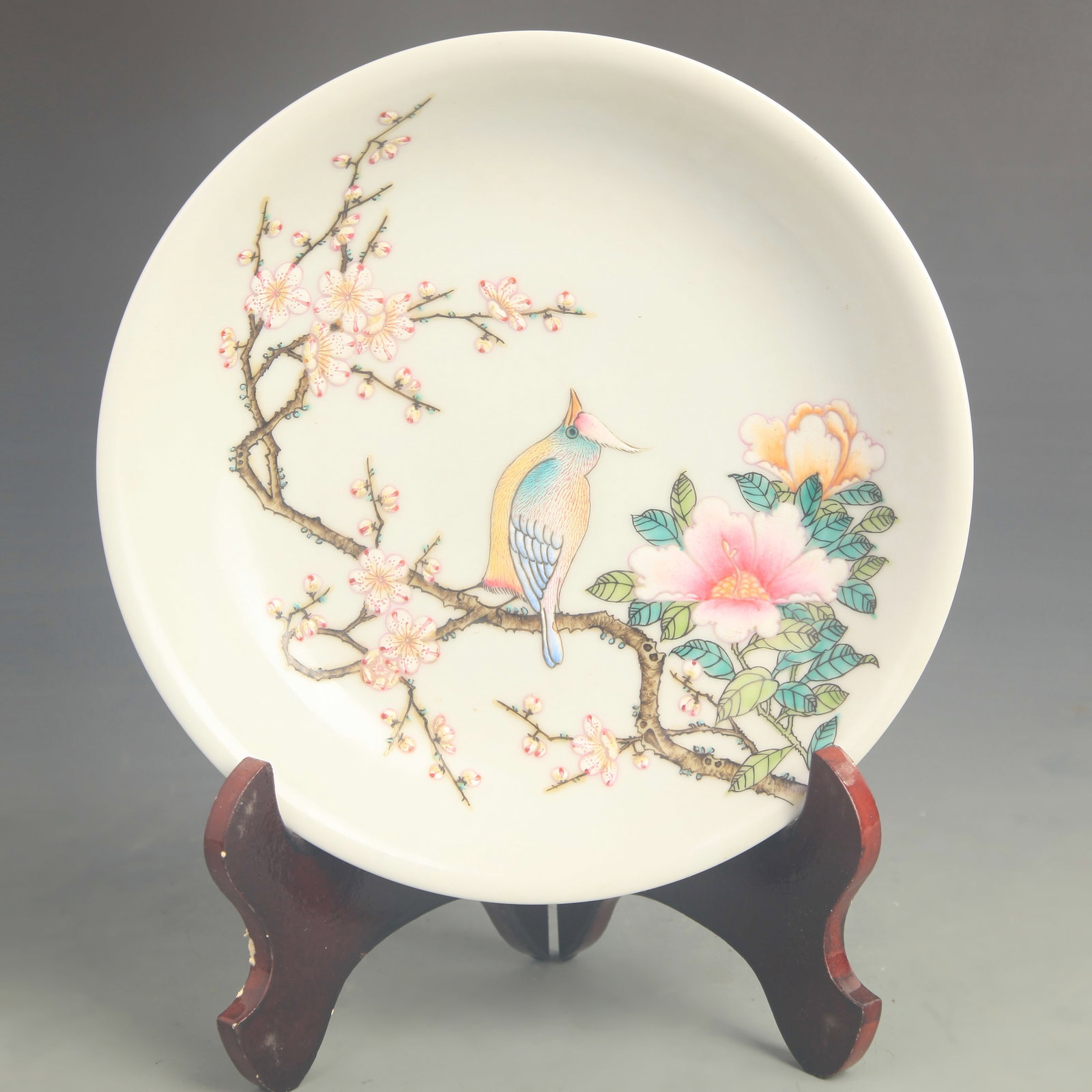 CLOISONNE COLOR GROUND FLOWER AND BIRD PORCELAIN PLATE: Qing Dynasty Yong Zheng Period;Diameter: 8.10 inch; Woodbase for picture and display only