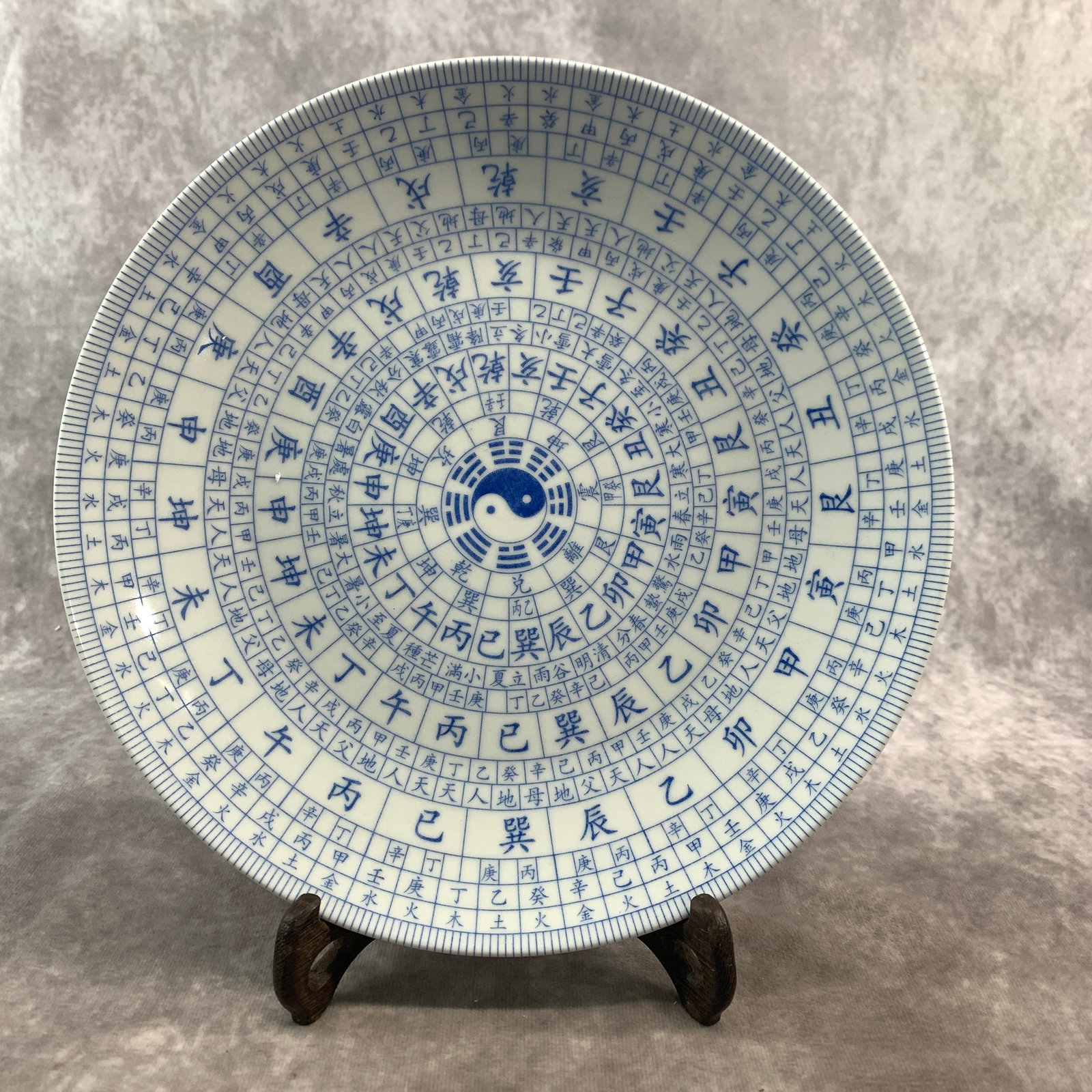 A FINE BLUE AND WHITE PORCELAIN PLATE: Qing Dynasty; Heigh: 1.2 inch; Diameter: 10.2 inch; Woodbase for picture and display only