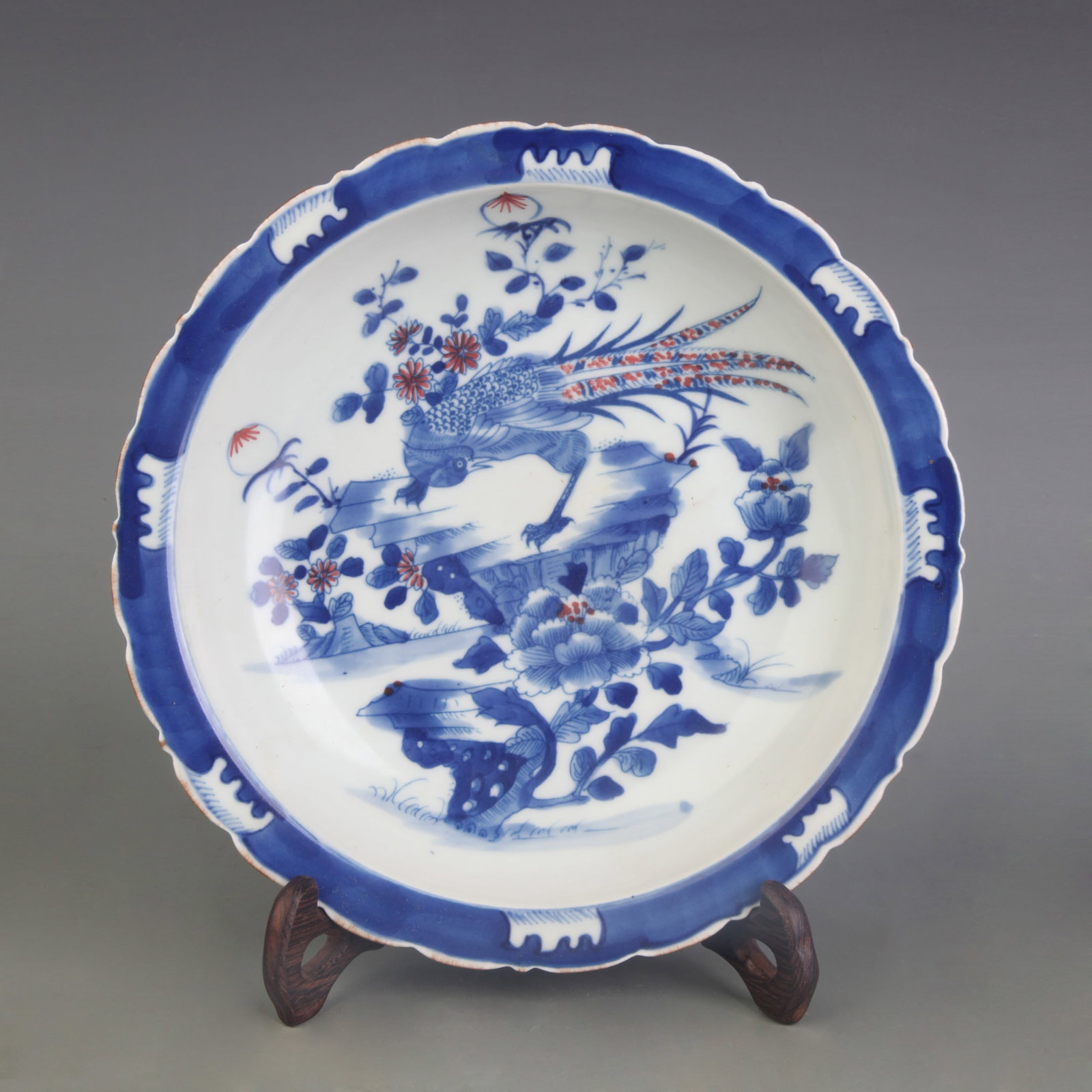 A BLUE AND WHITE UNDERGLAZE RED FLORAL PLATE (1 of 5)