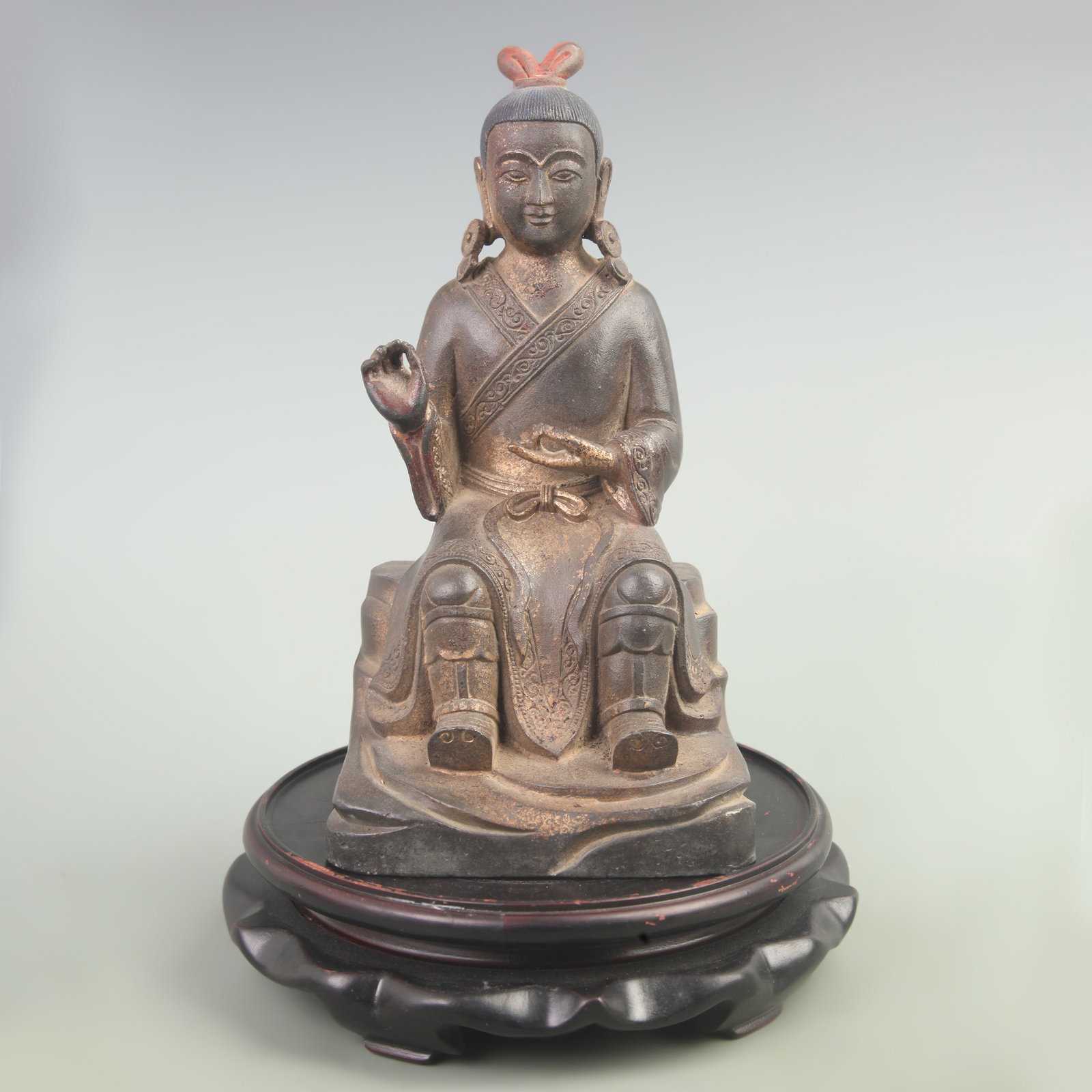 A GILT BRONZE CIVIL OFFICIAL FIGURE: Qing Dynasty; High: 9.2 inch; Width: 4.6 inch; Long: 4.8 inch; Woodbase for picture and display only