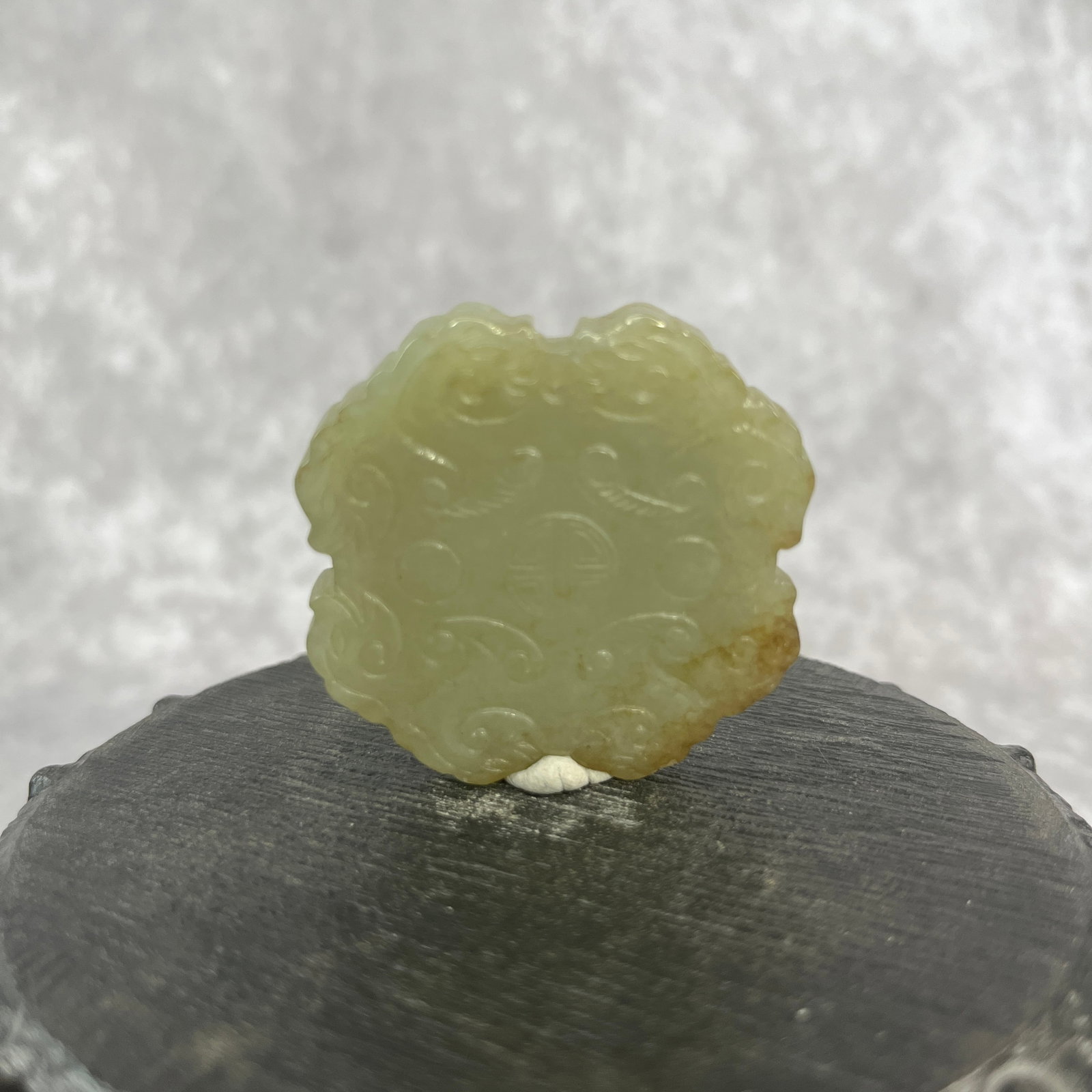 A FINE HETIAN CELADON JADE PENDANT SHOU (LONGEVITY) PATTERN - 4
