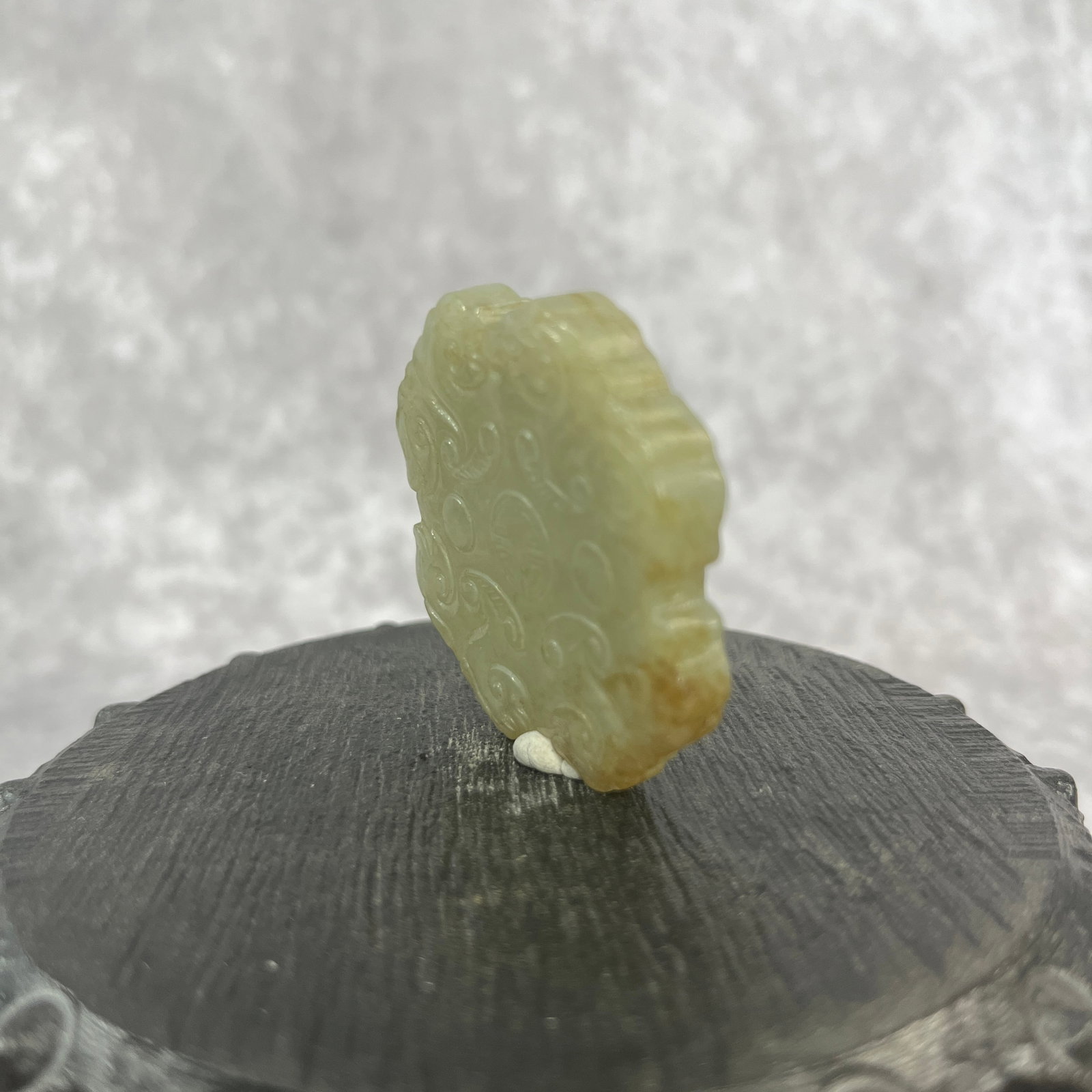 A FINE HETIAN CELADON JADE PENDANT SHOU (LONGEVITY) PATTERN - 5