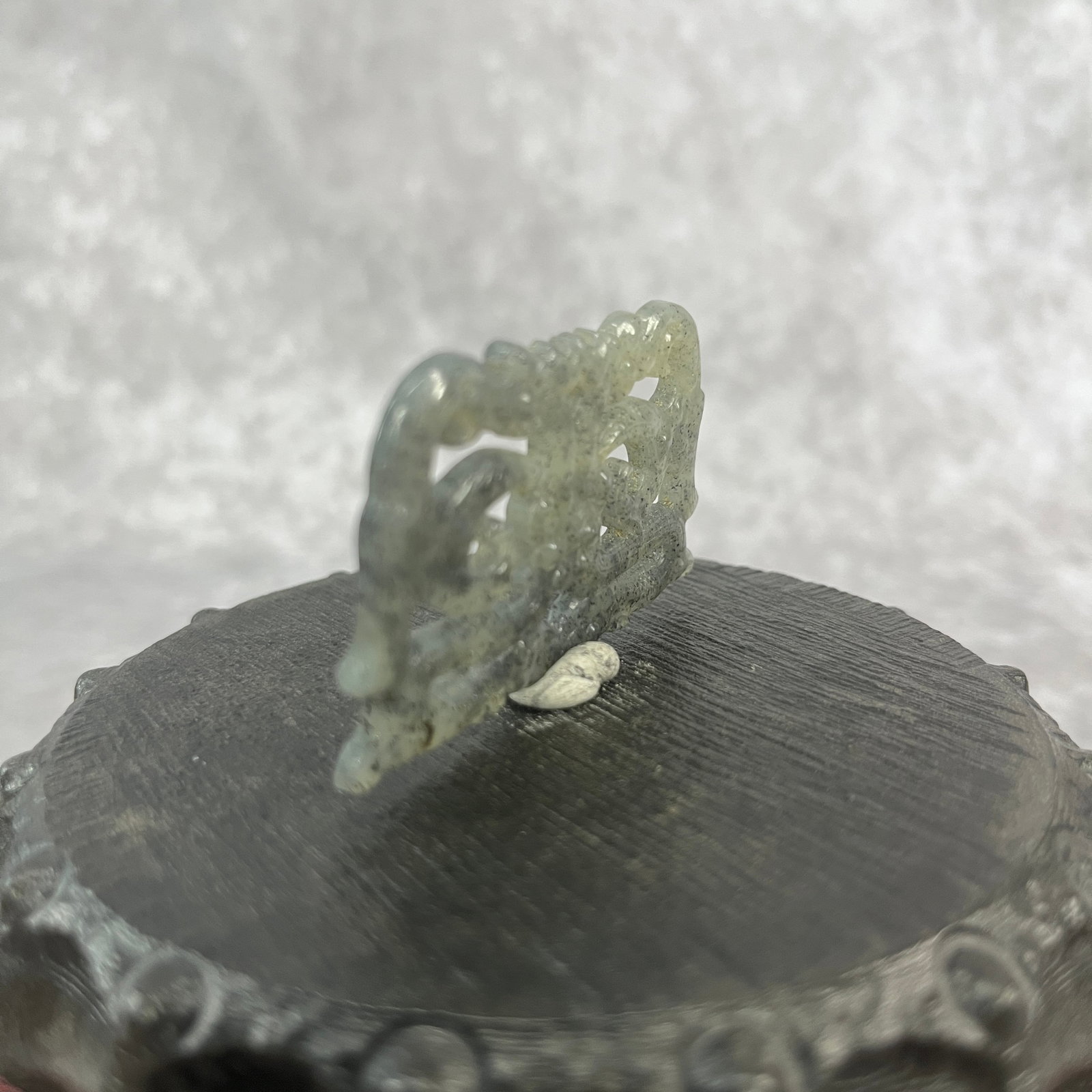 A FINE DOUBLE DRAGON JADE PLAQUE - 3
