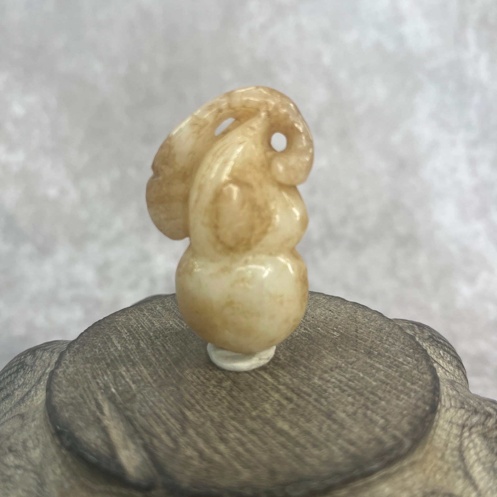 A FINE HETIAN WHITE JADE IN FIGURE OF GROUND: Qing Dynasty; Long: 1.92 inch; Width: 1.2 inch; High: 0.6 inch; Woodbase for picture and display only