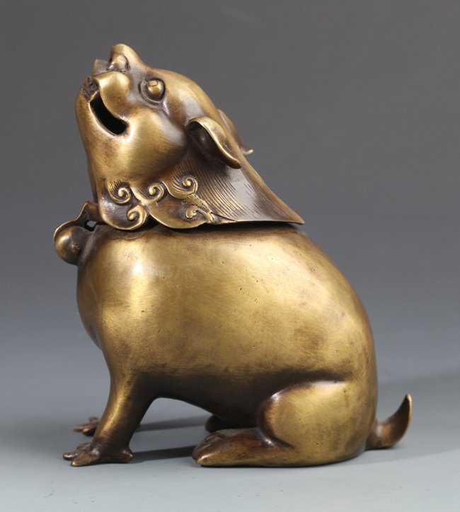 A RARE BRONZE MODEL OF DOG CENSER, "Tian Go Wang Yue": Qing Dynasty, H:6.3" X W:3.1"