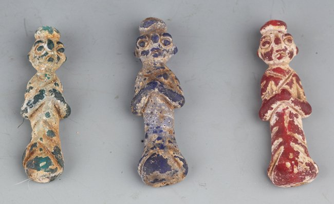 A GROUP OF THREE LAURITE MEN "RED, BLUE AND GREEN": Han Dynasty, H:2.1" X W:2.2"