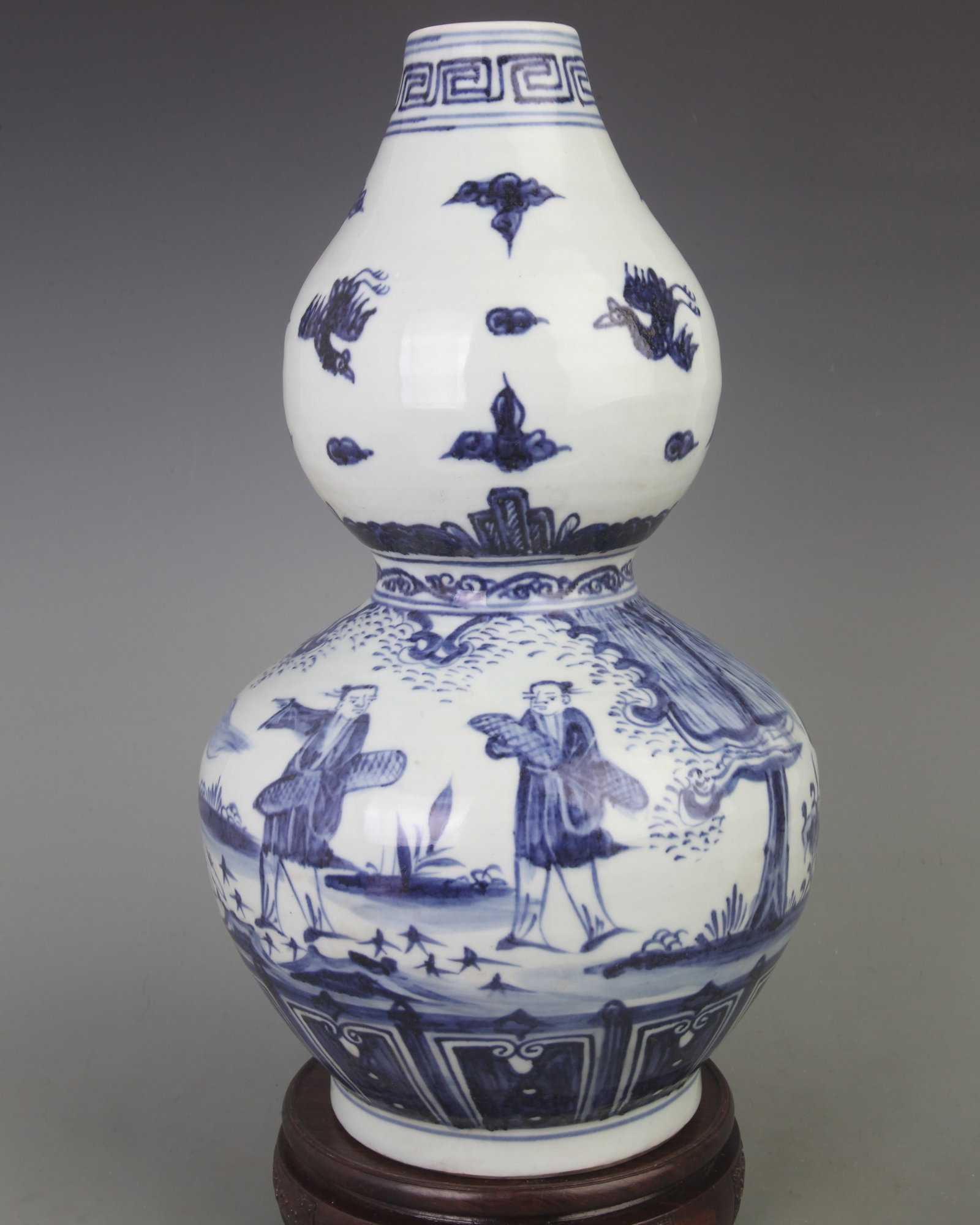 BLUE-AND-WHITE GOURD STYLE PORCELAIN VASE WITH STORY PATTERN: Ming Dynasty Style Xuan De period; Diameter: 7.8inch H:14.8inch; Wooden base for picture and display only.